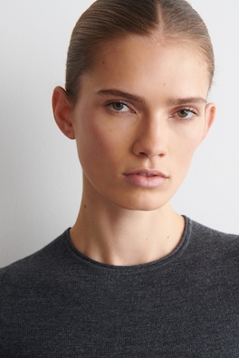 SEAMLESS MERINO WOOL T-SHIRT — CHARCOAL MÉLANGE 6