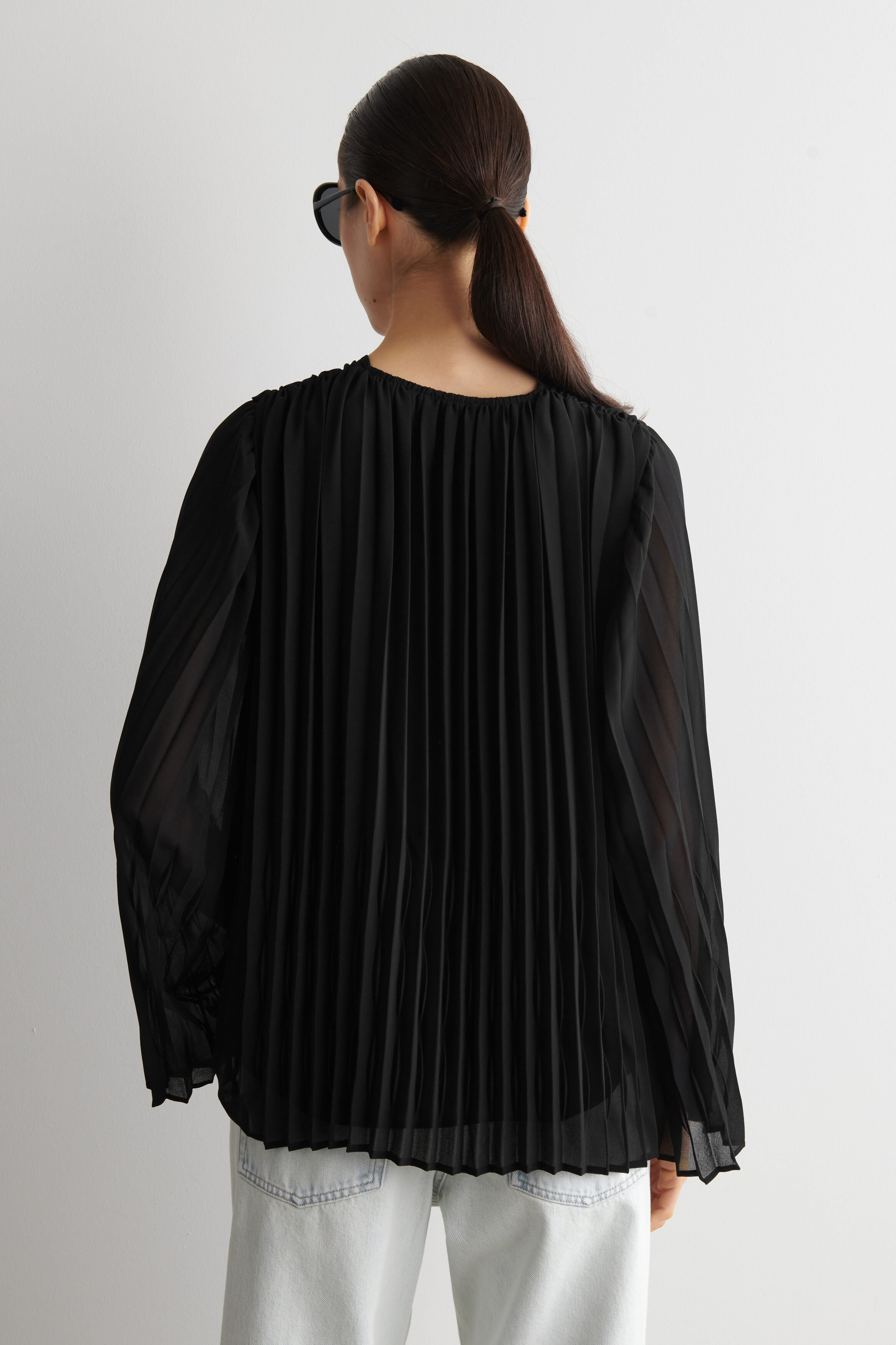 TIE-FRONT PLEATED GEORGETTE BLOUSE - BLACK | COS DK