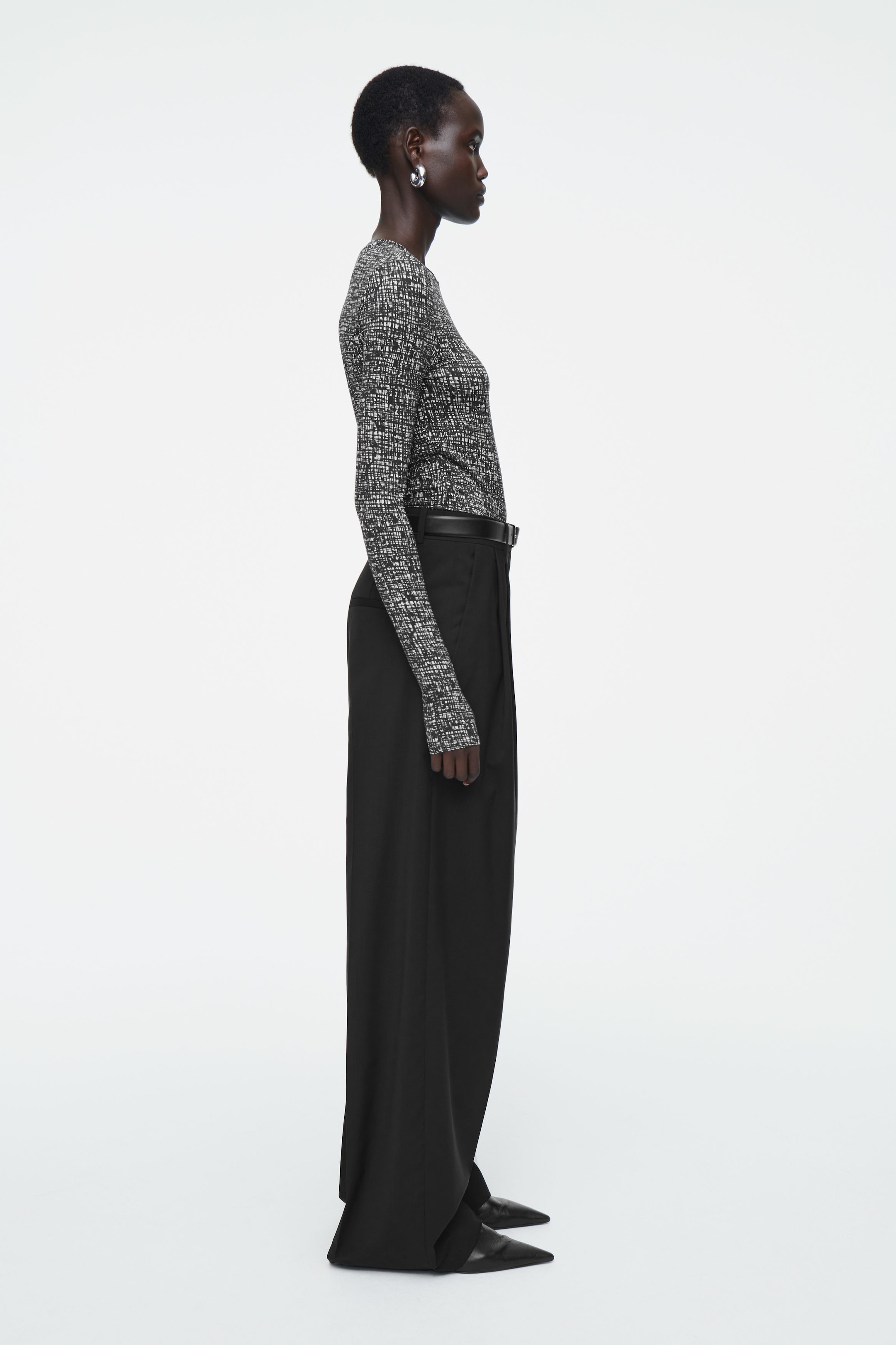 SLIM LONG-SLEEVE TOP