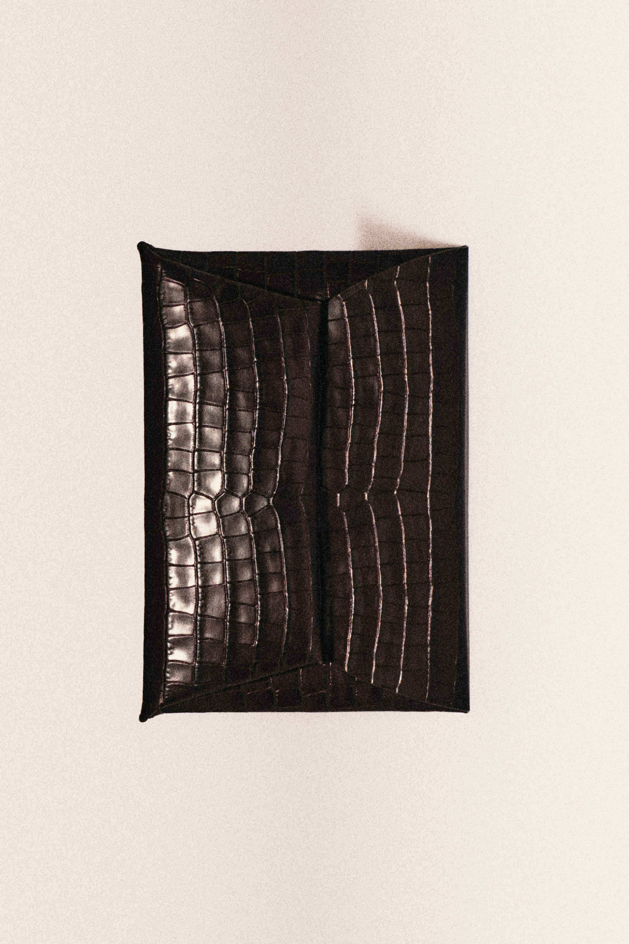 CROC-EFFECT LEATHER POUCH - BROWN | COS US