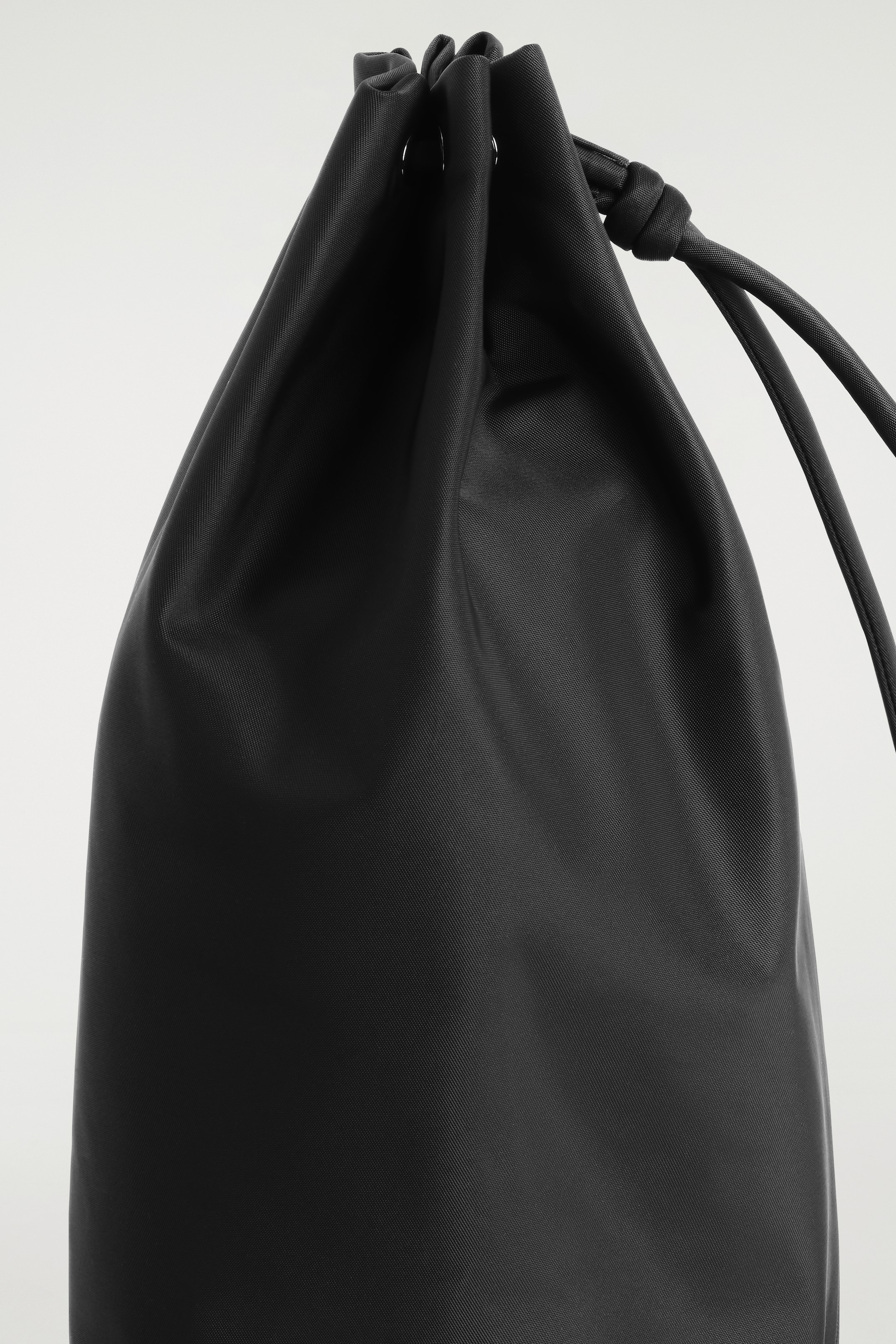View larger image: DRAWSTRING CROSSBODY BAG - NYLON - BLACK - Ladies | H&M GB 4