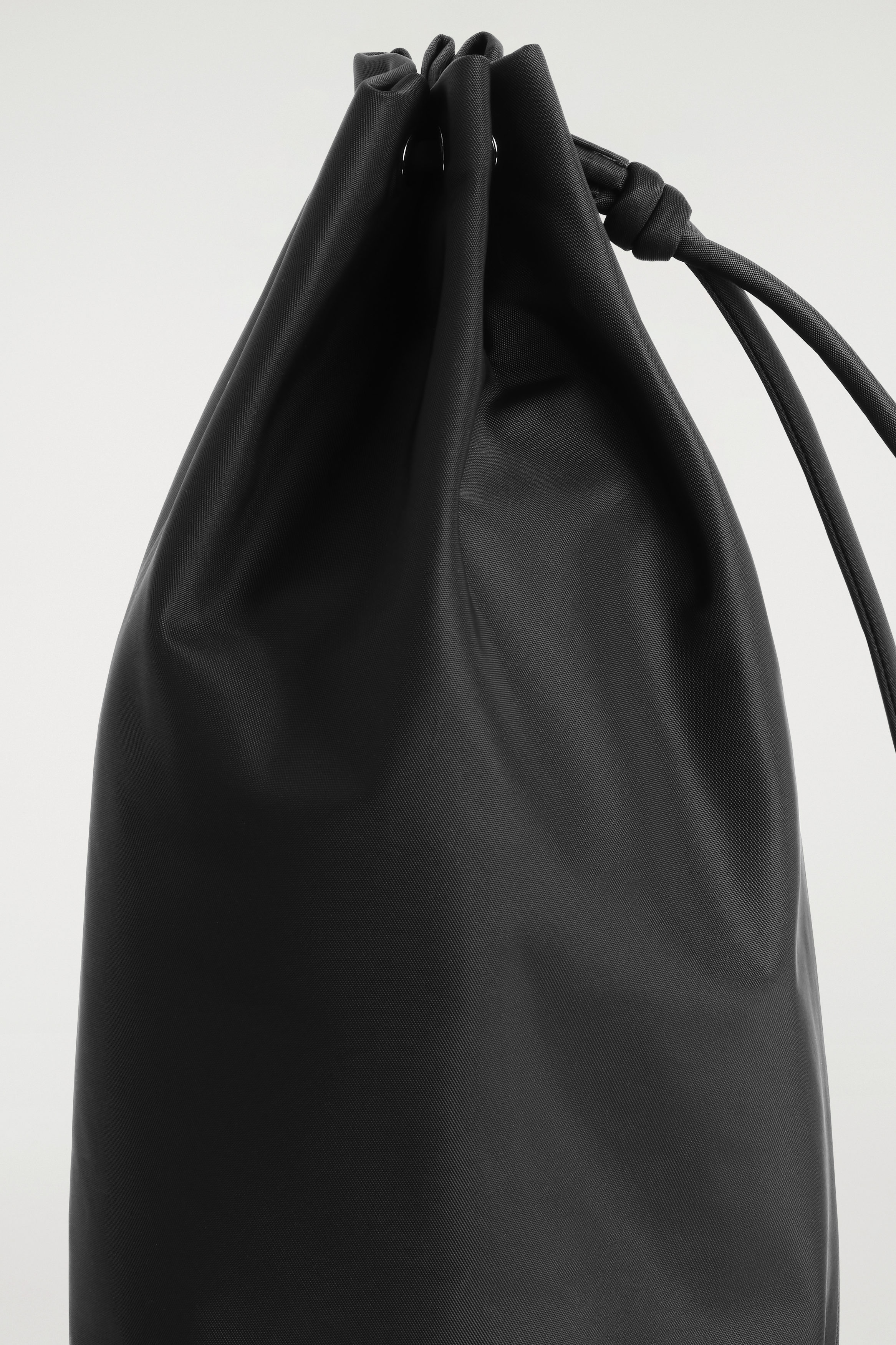 DRAWSTRING CROSSBODY BAG - NYLON - BLACK | COS US