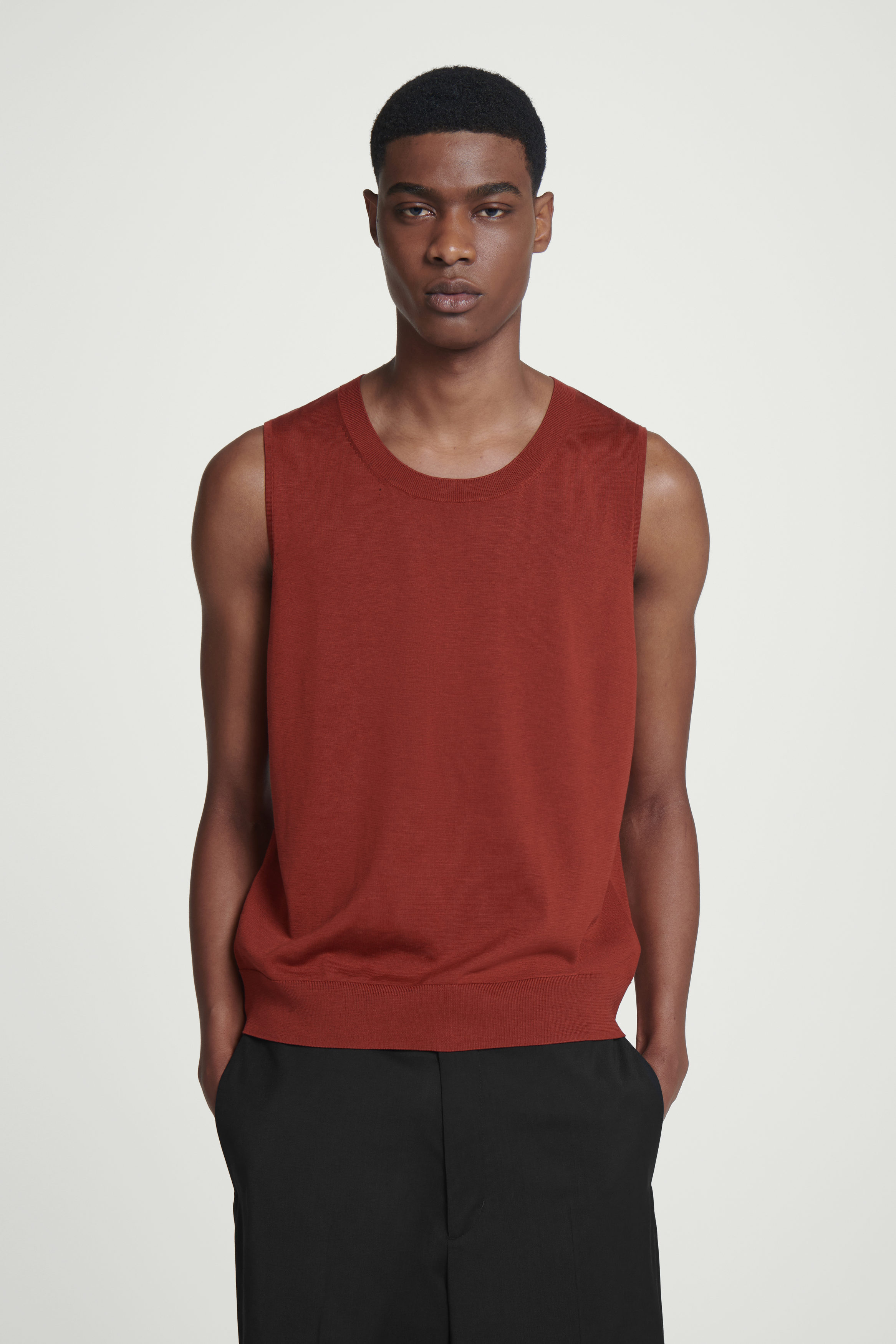 トップス anthemA WOOL RAYON TROPICAL OVER VEST - RELAXED KNITTED SILK VEST - RED | COS