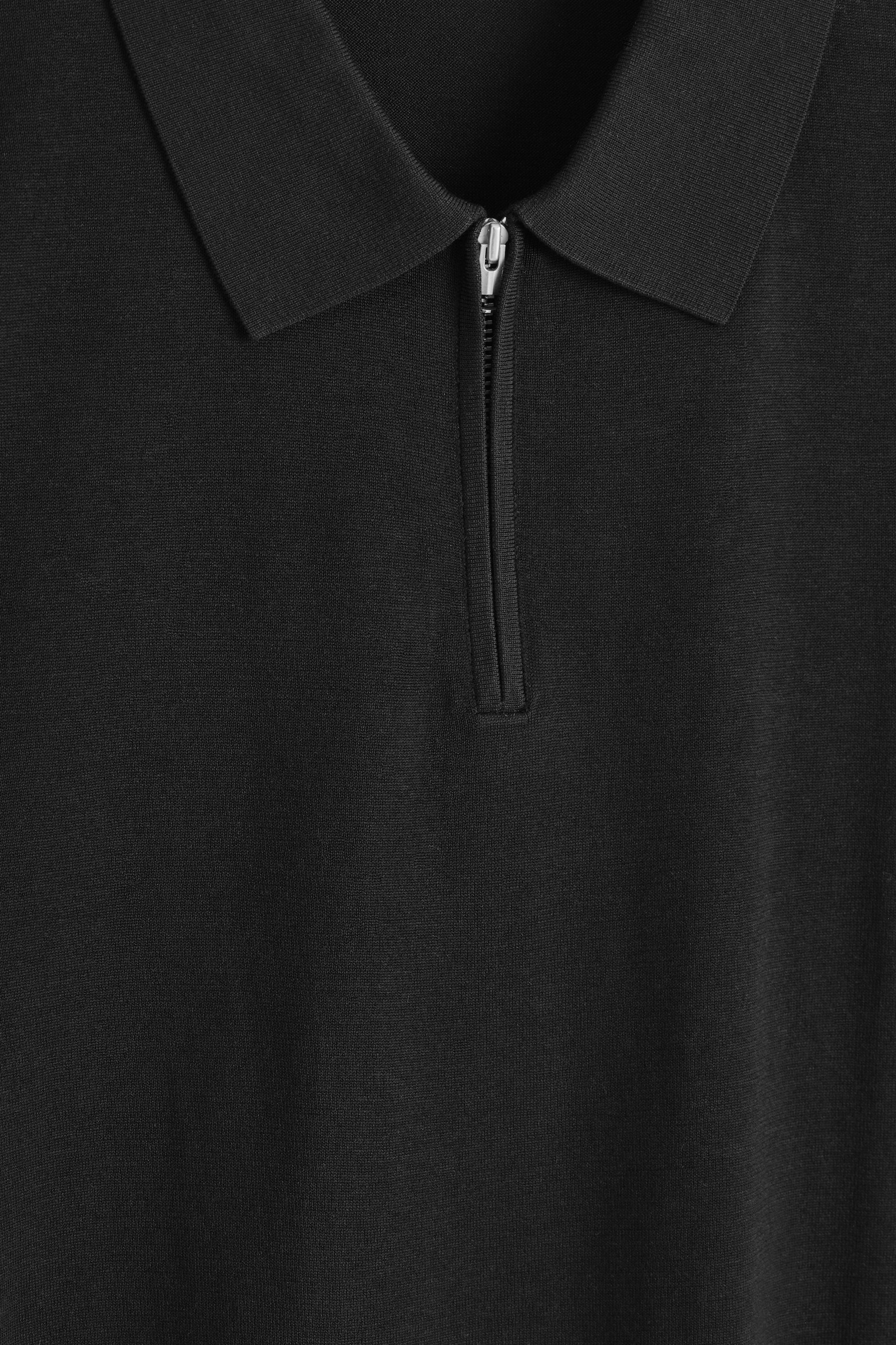 POLO CON CREMALLERA EN PUNTO DE SEDA - NEGRO/TOPO - 6