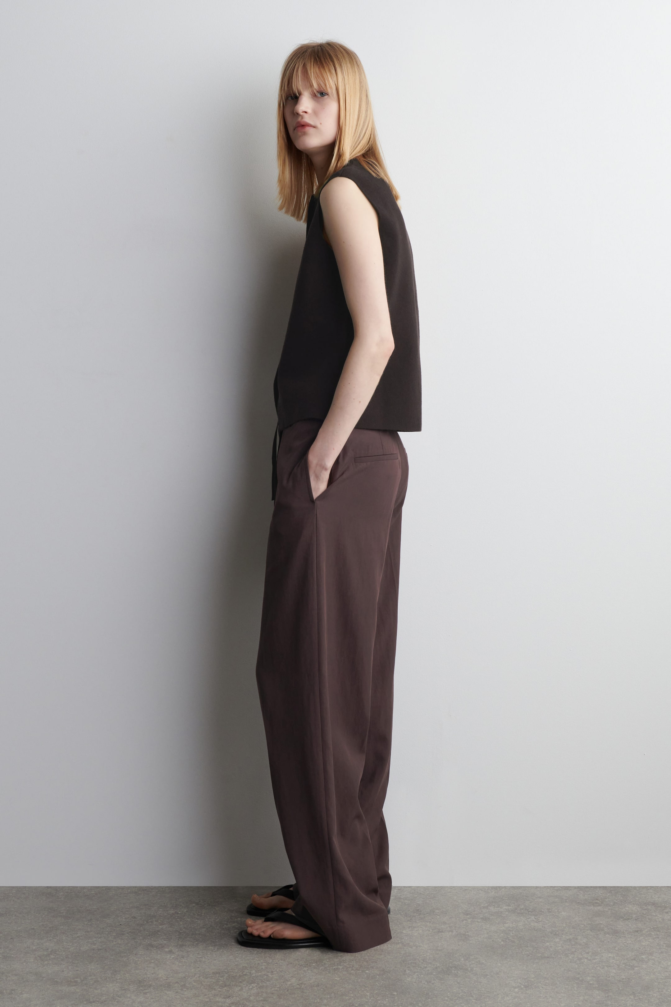 KNITTED COTTON VEST