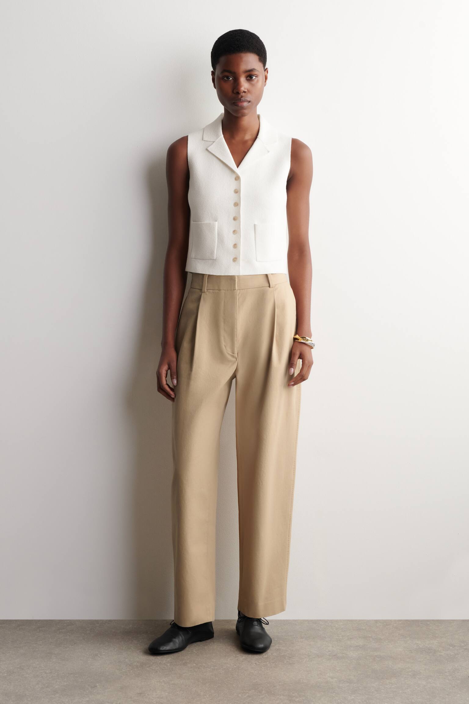 BOUCLÉSTICKAD VÄST - VIT/ROSTRÖD - 7