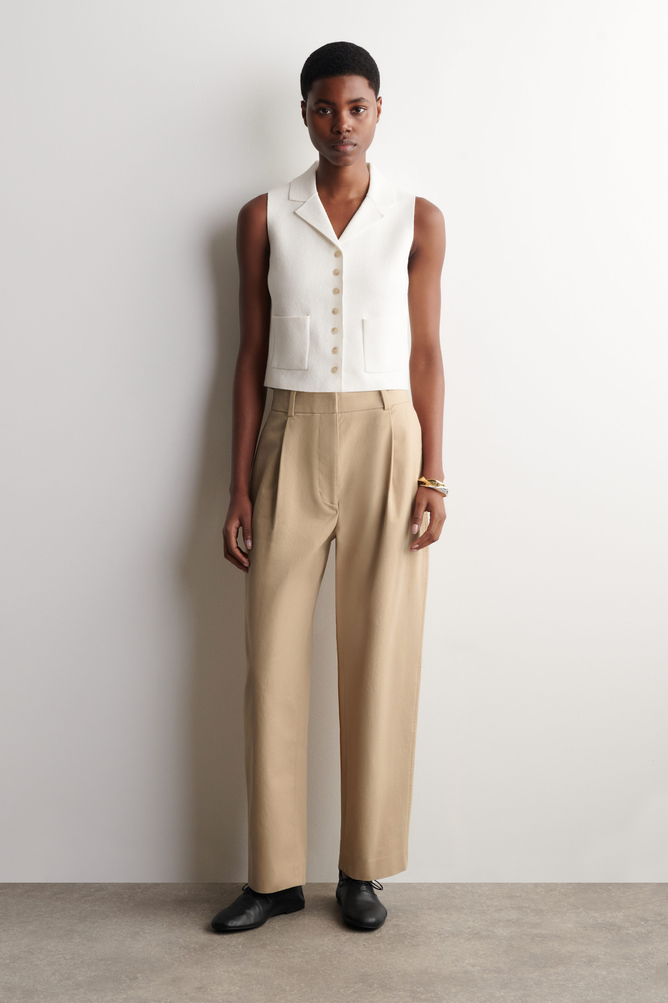 BOUCLÉ-KNIT VEST - WHITE | COS US