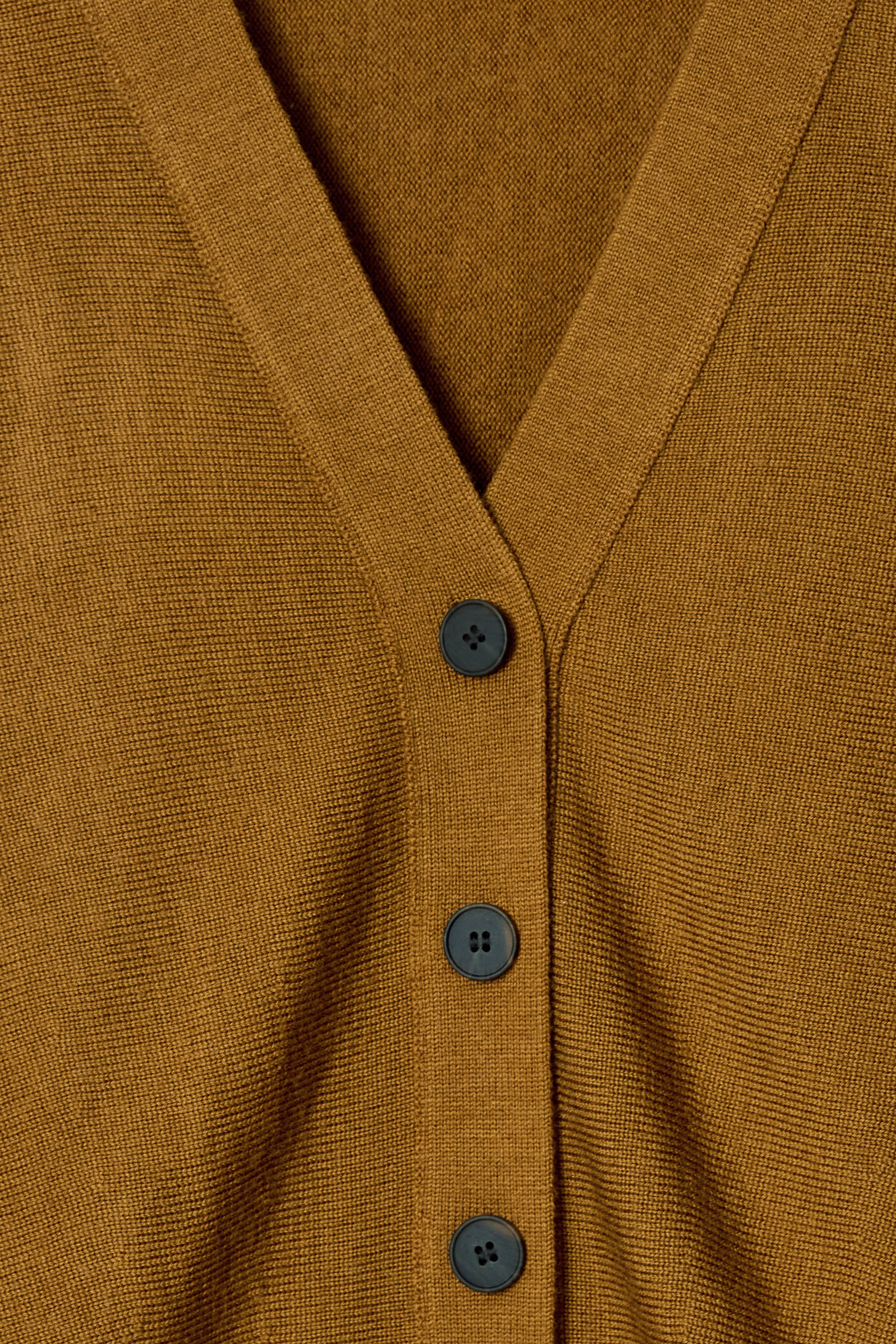 Ver imagen más grande: CÁRDIGAN DE LANA MERINO CON MANGA MURCIÉLAGO - OCRE - MUJER | H&M ES 8