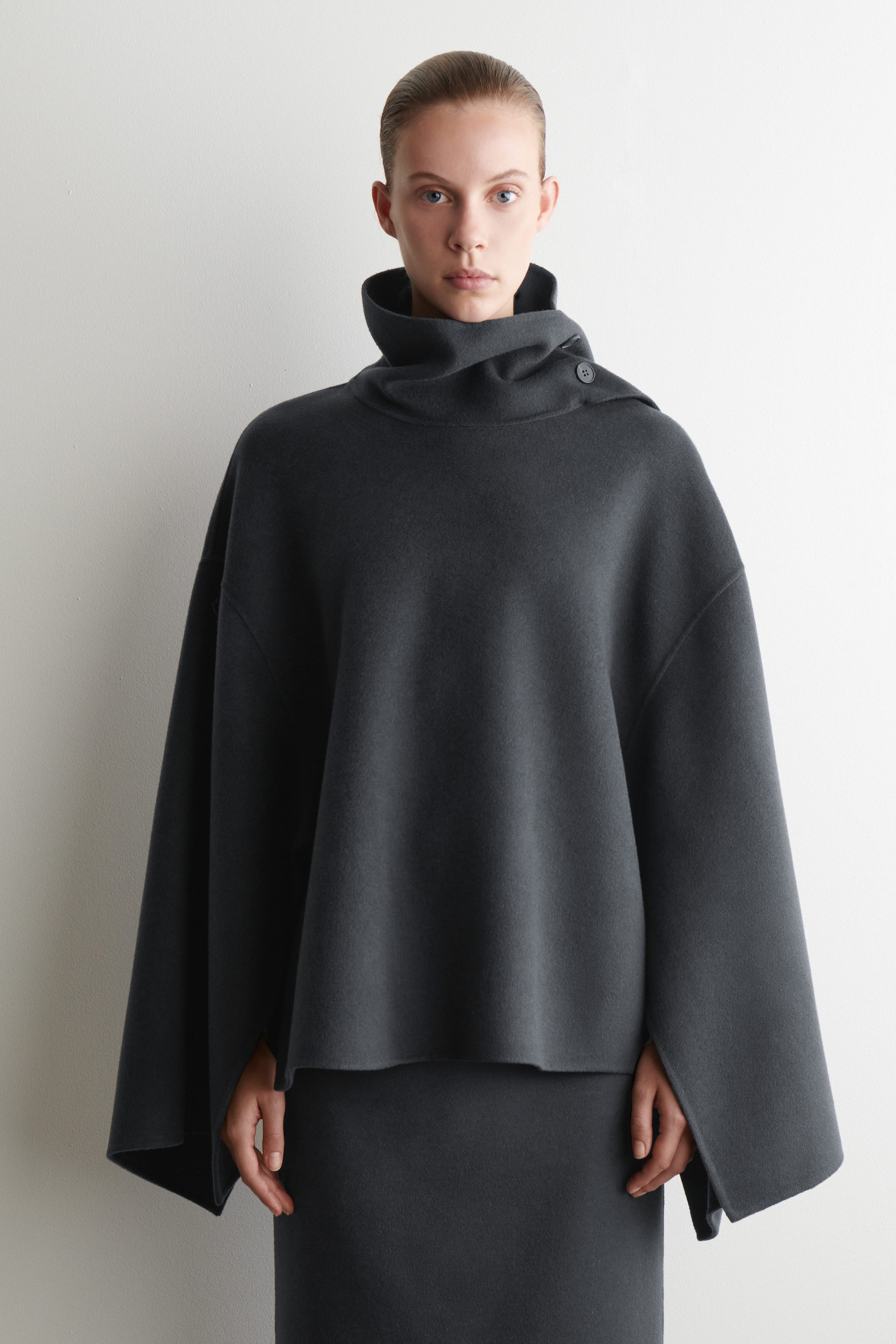 DOUBLE-FACED WOOL CAPE