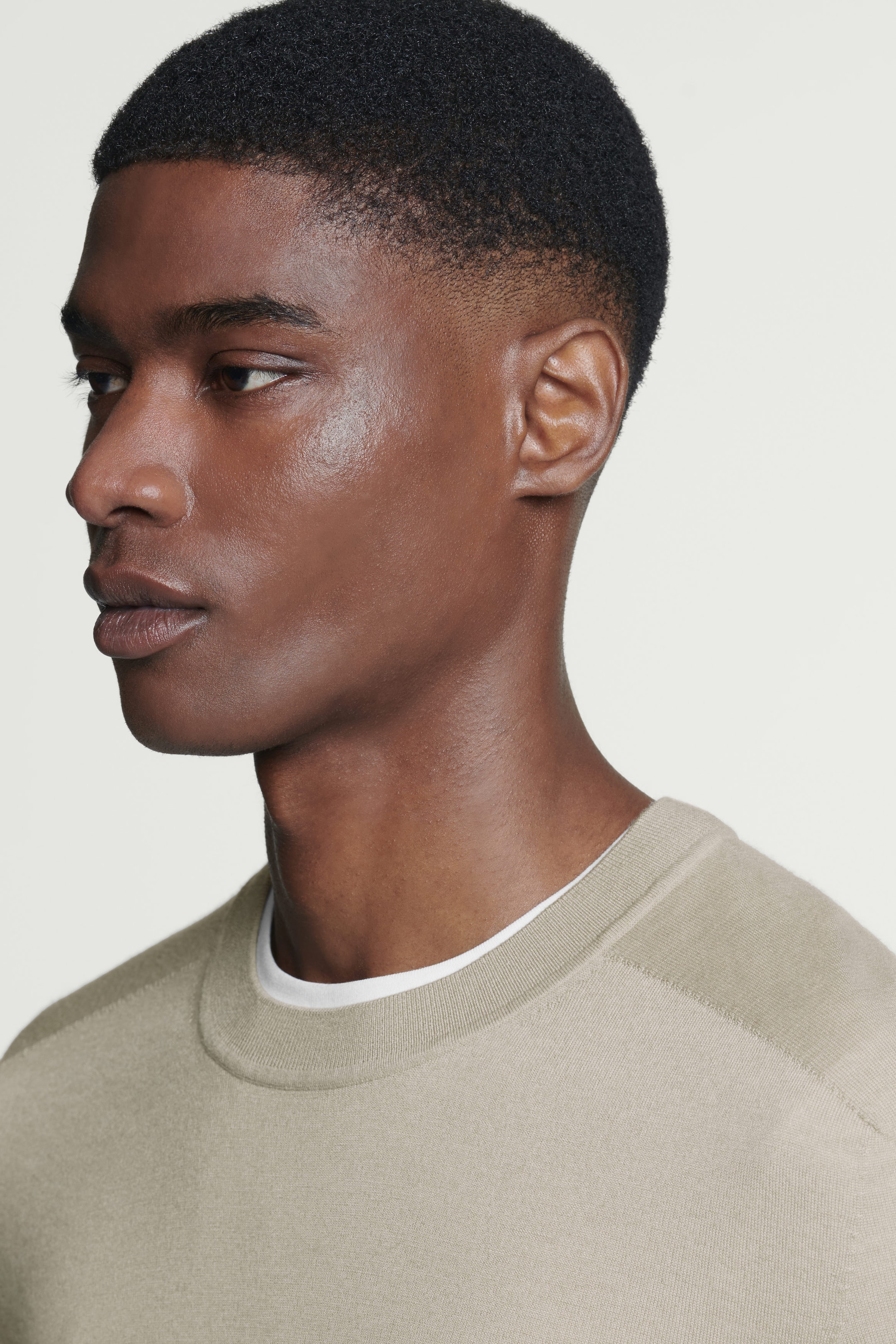 FINE-KNIT CASHMERE CREW-NECK JUMPER