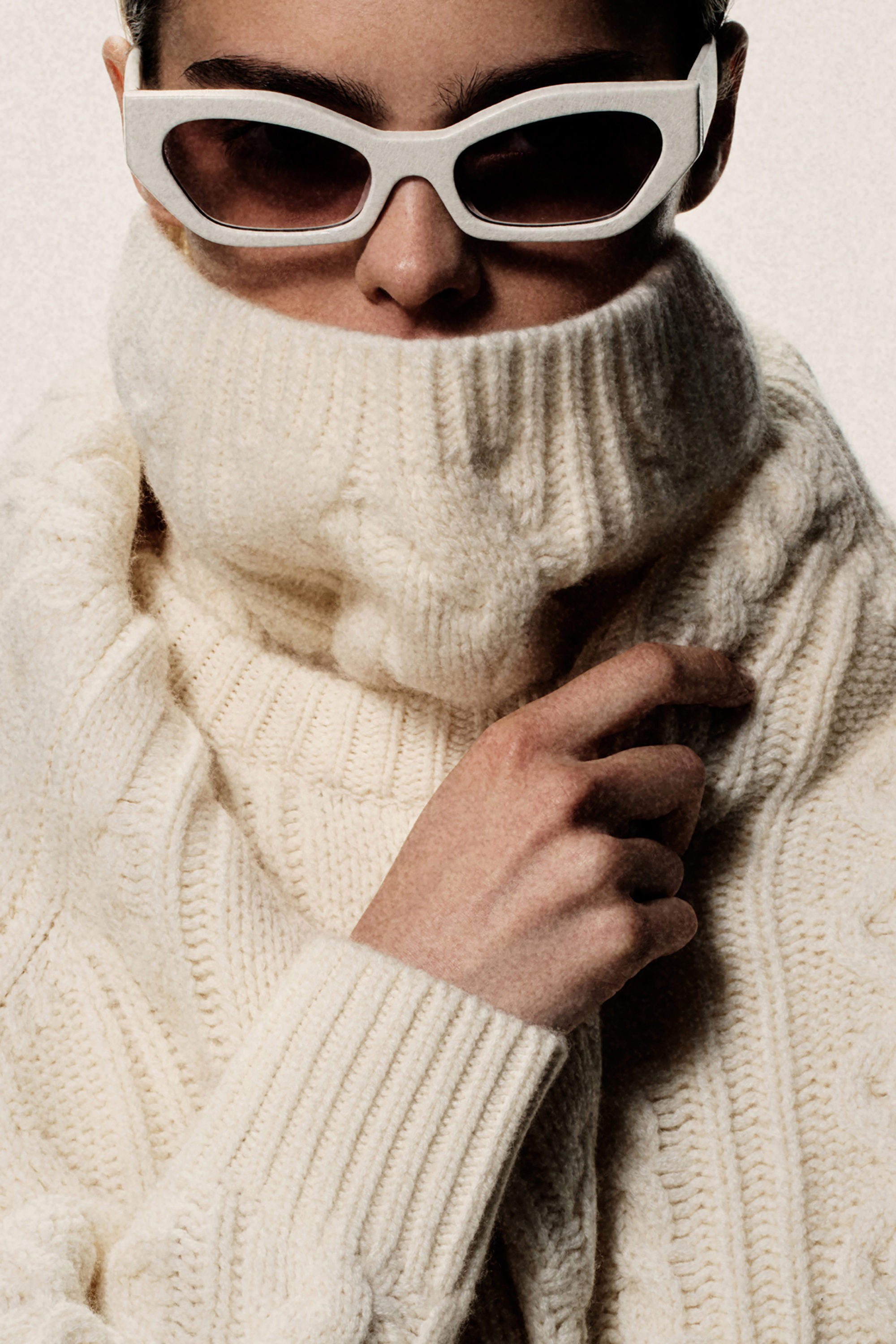 CABLE-KNIT WOOL-CASHMERE SNOOD - CREAM | COS