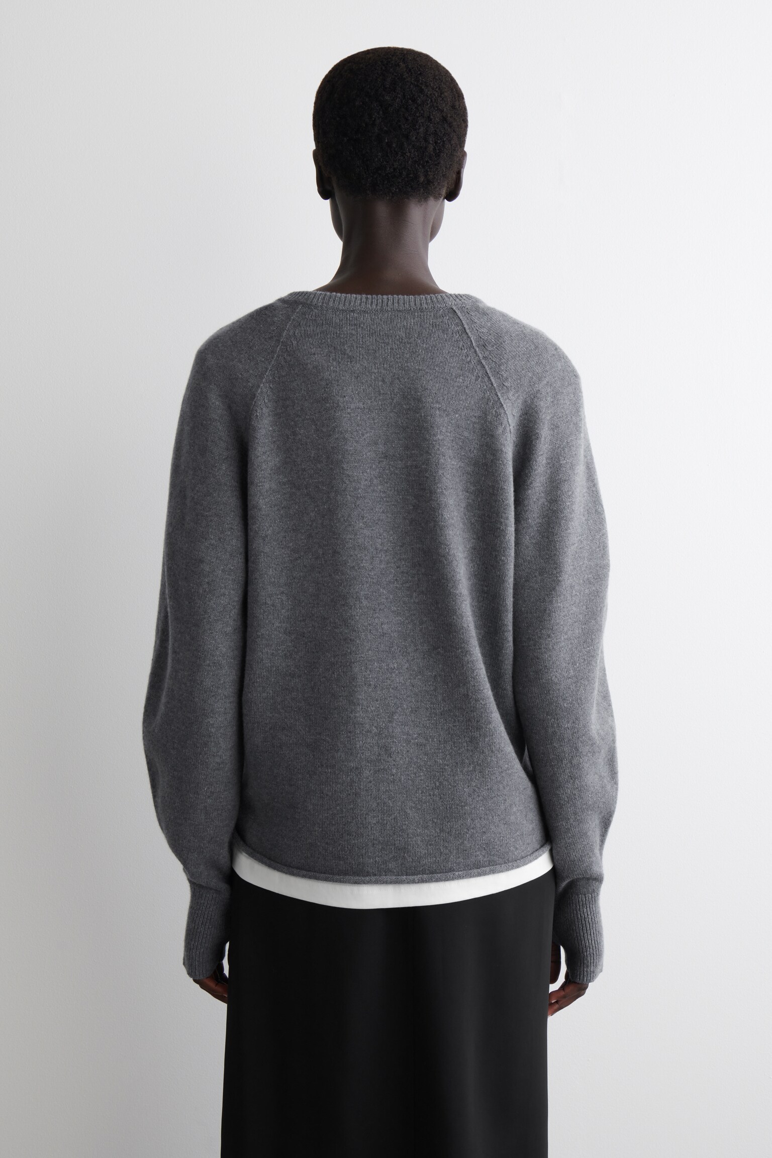 JERSEY DE CUELLO DE PICO DE LANA MERINO - GRIS OSCURO JASPEADO/AZUL ACIANO - 3
