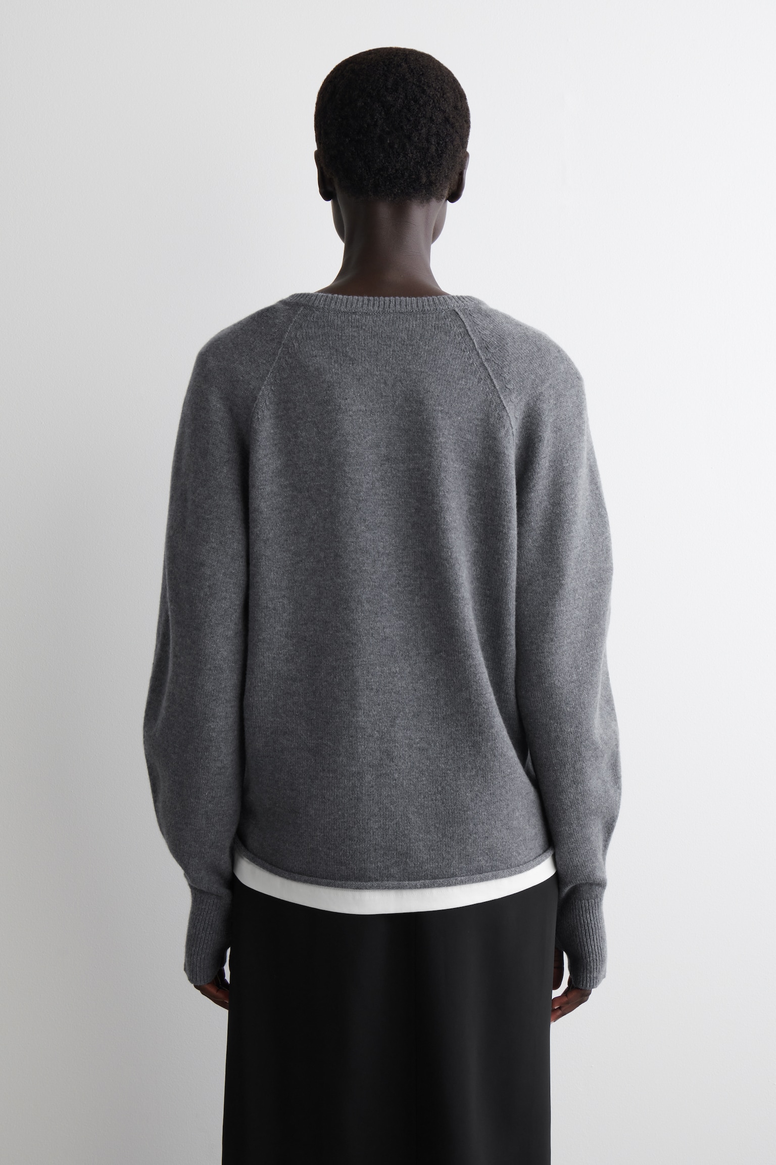 JERSEY DE CUELLO DE PICO DE LANA MERINO - GRIS OSCURO JASPEADO - 6