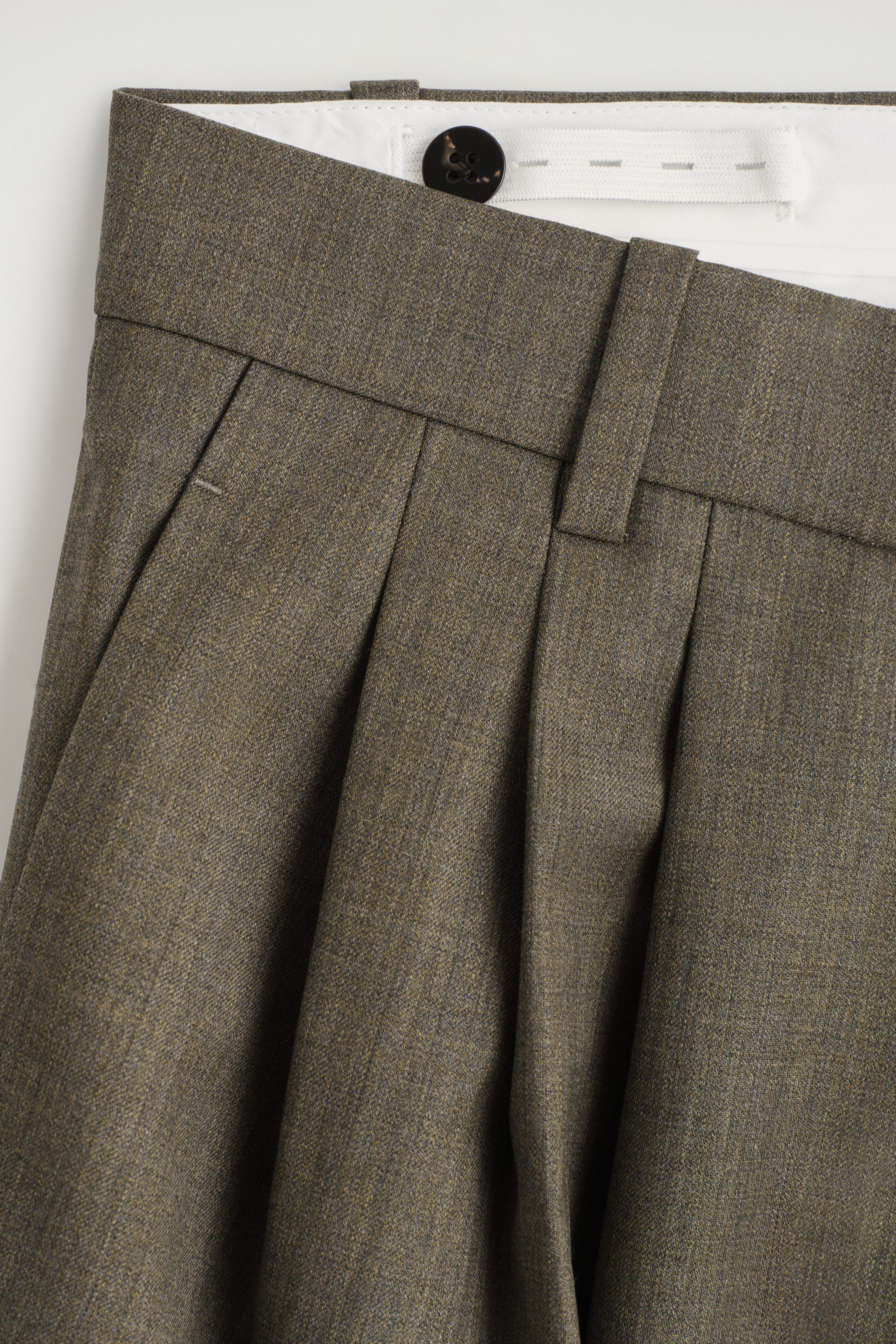 PLEATED BARREL-LEG WOOL TROUSERS