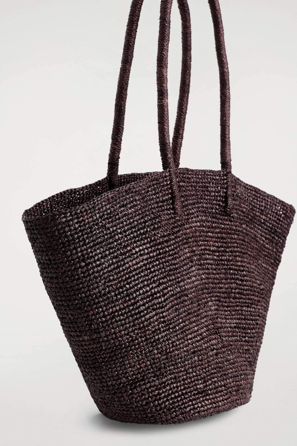HAND-WOVEN MARKET TOTE - STRAW — BROWN