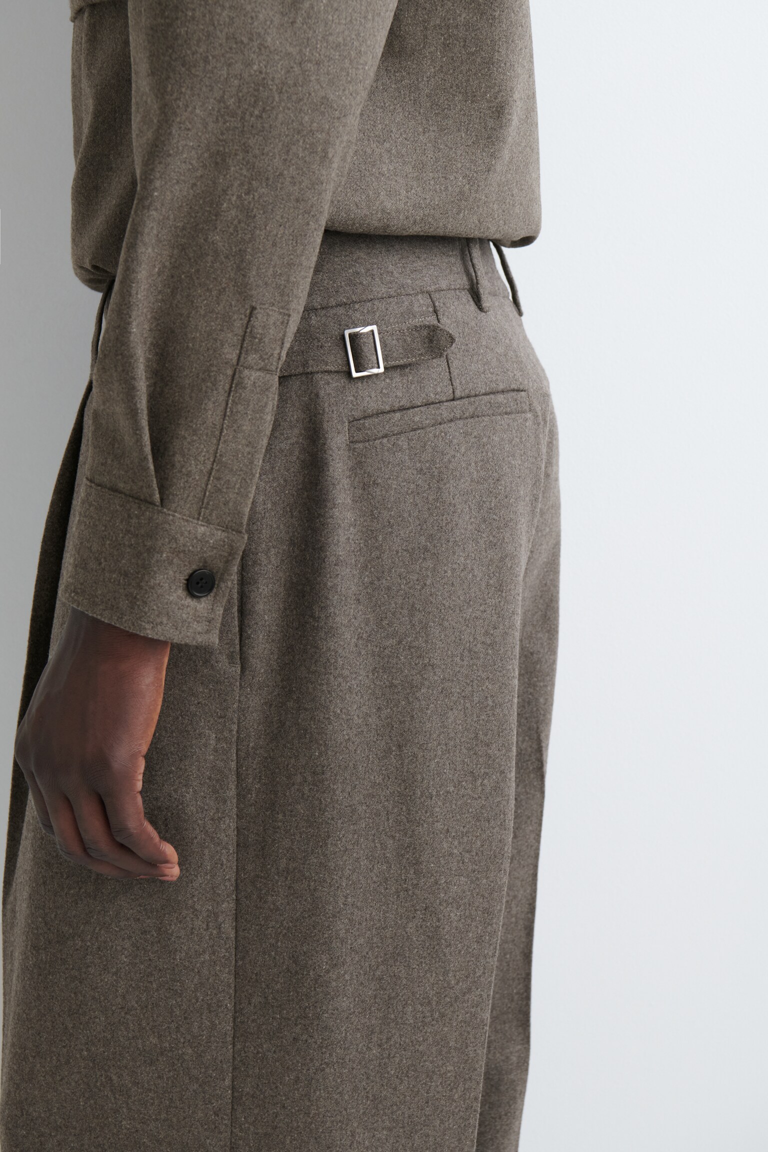 PANTALONES PERNERAS RECTAS DE LANA RELAXED FIT - HUESO - 6