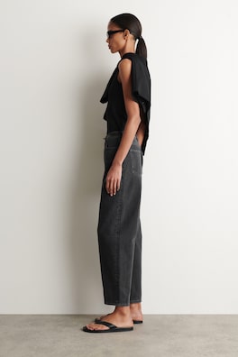 ARCH TAPERED JEANS — BLACK 3