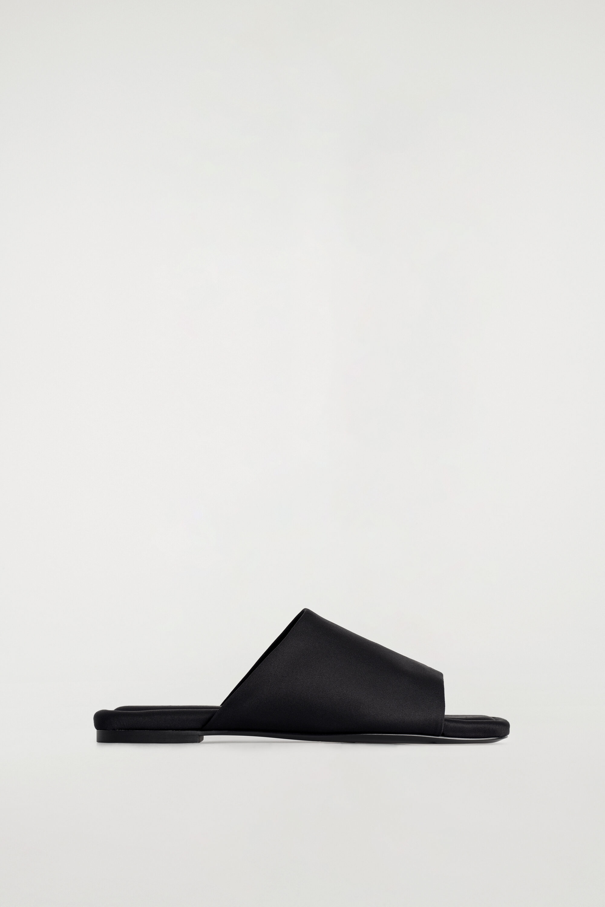 靴 Herlipto Square-Toe Mules 37 SCUBA SQUARE-TOE MULES - BLACK | COS CA