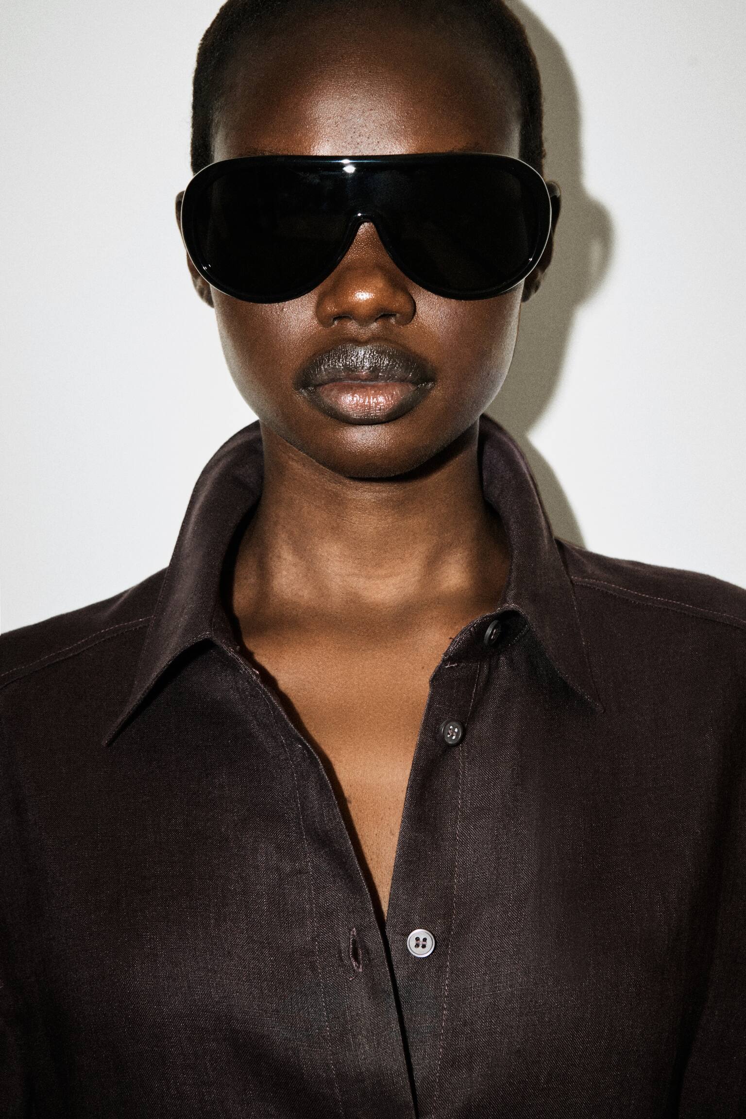 KORTÆRMET SKJORTEKJOLE I HØR - VINRØD/BEIGE - 5