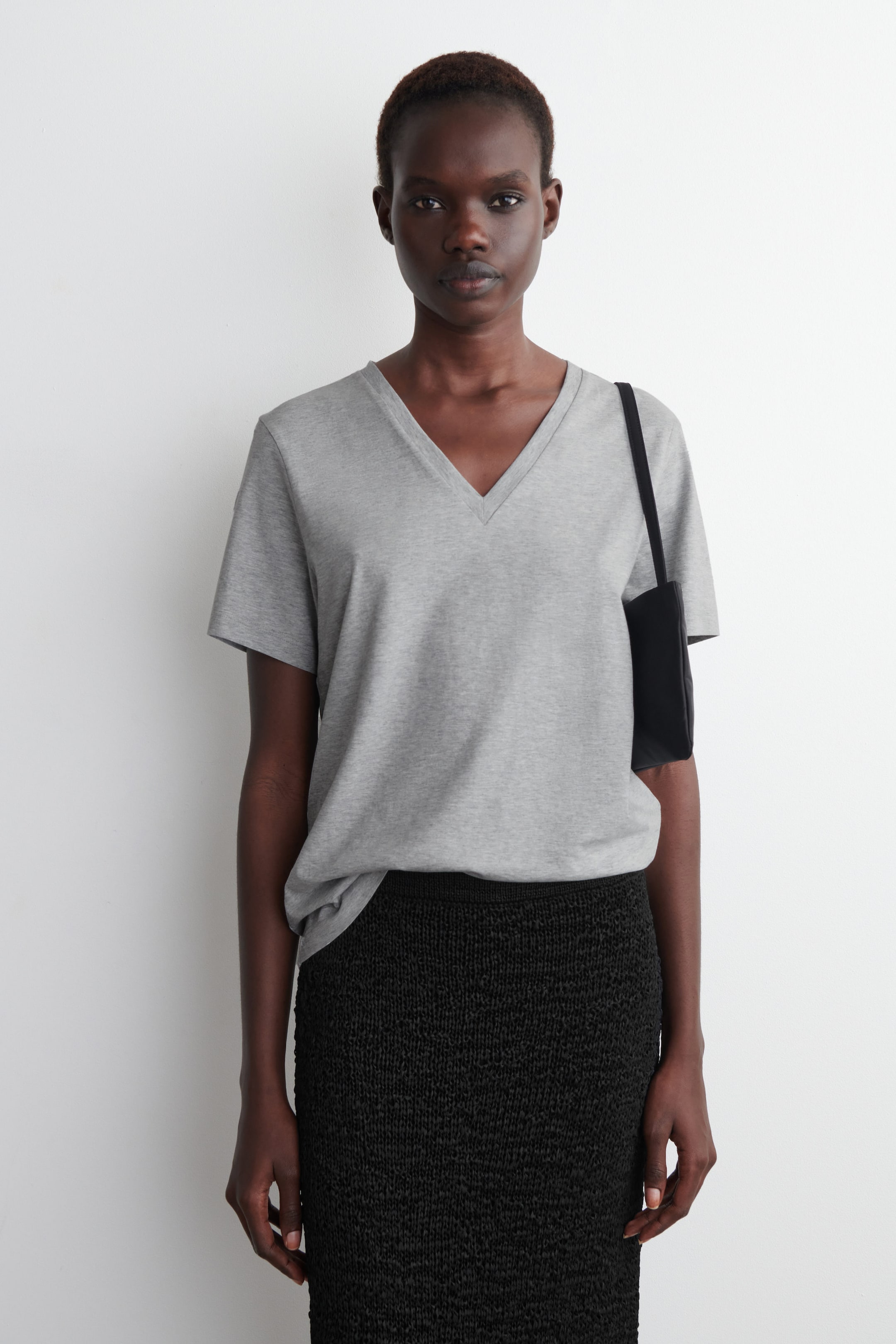 V-NECK COTTON T-SHIRT