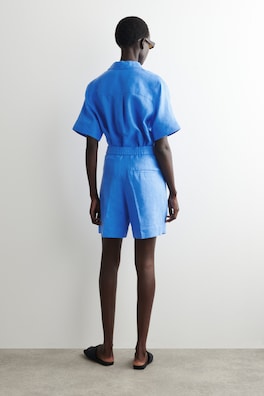 TAILORED ELASTICATED LINEN SHORTS — BLUE 4