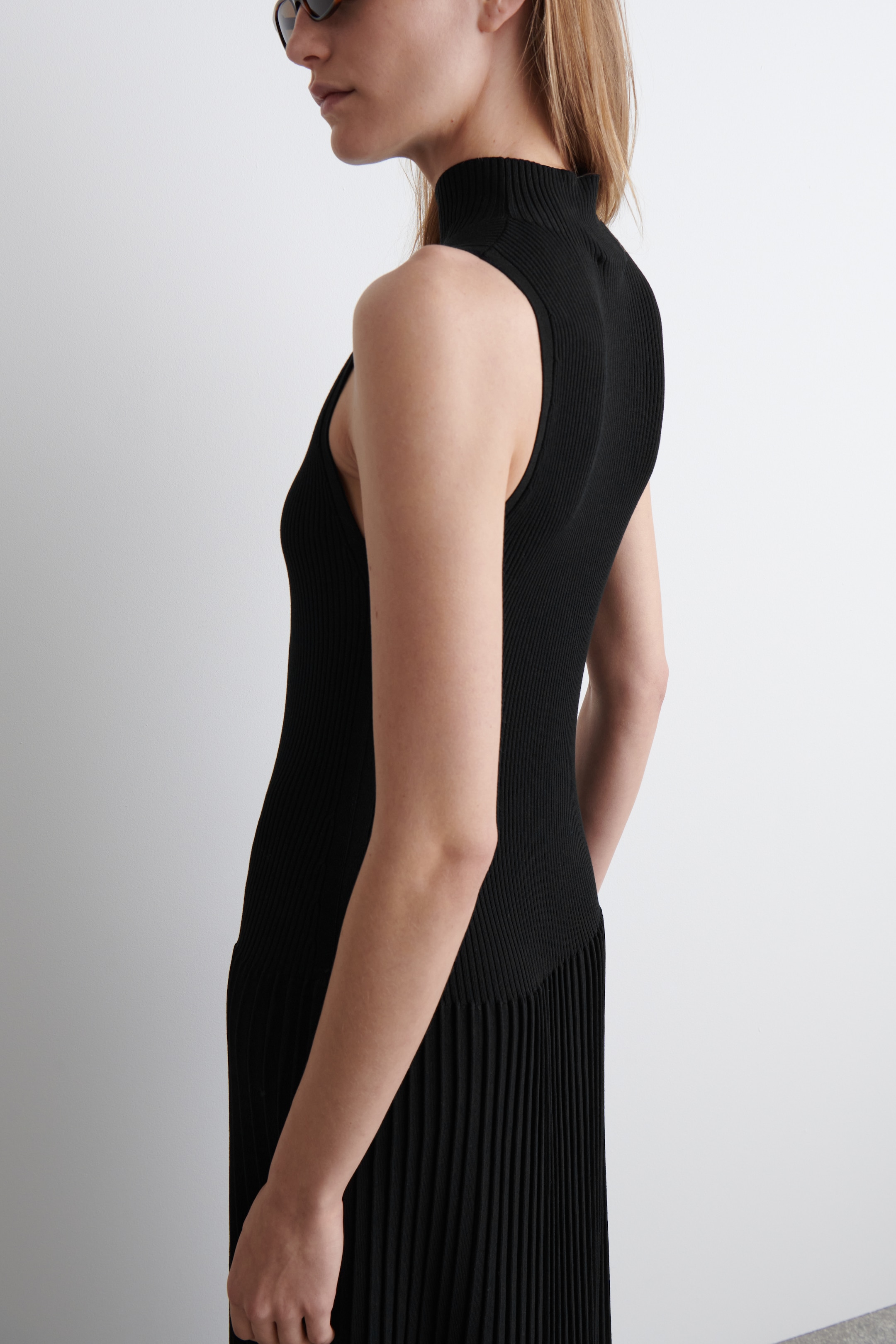 View larger image: PLEATED HIGH-NECK MAXI DRESS - BLACK - Ladies | H&M GB 3