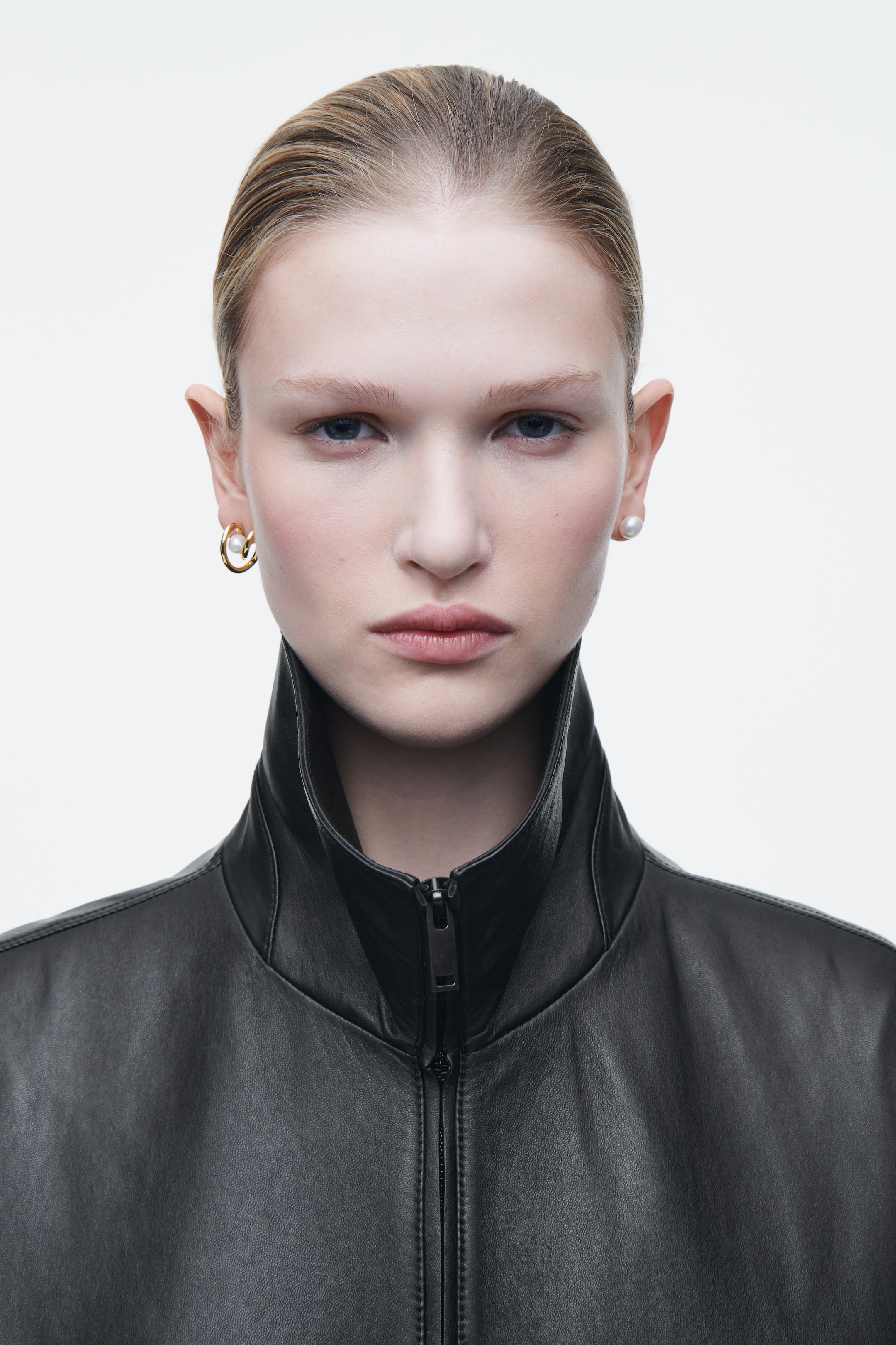 Agrandir l'image: PUCES D'OREILLES DÉPAREILLÉES À PERLES D'EAU DOUCE - DORÉ - FEMME | H&M FR 1
