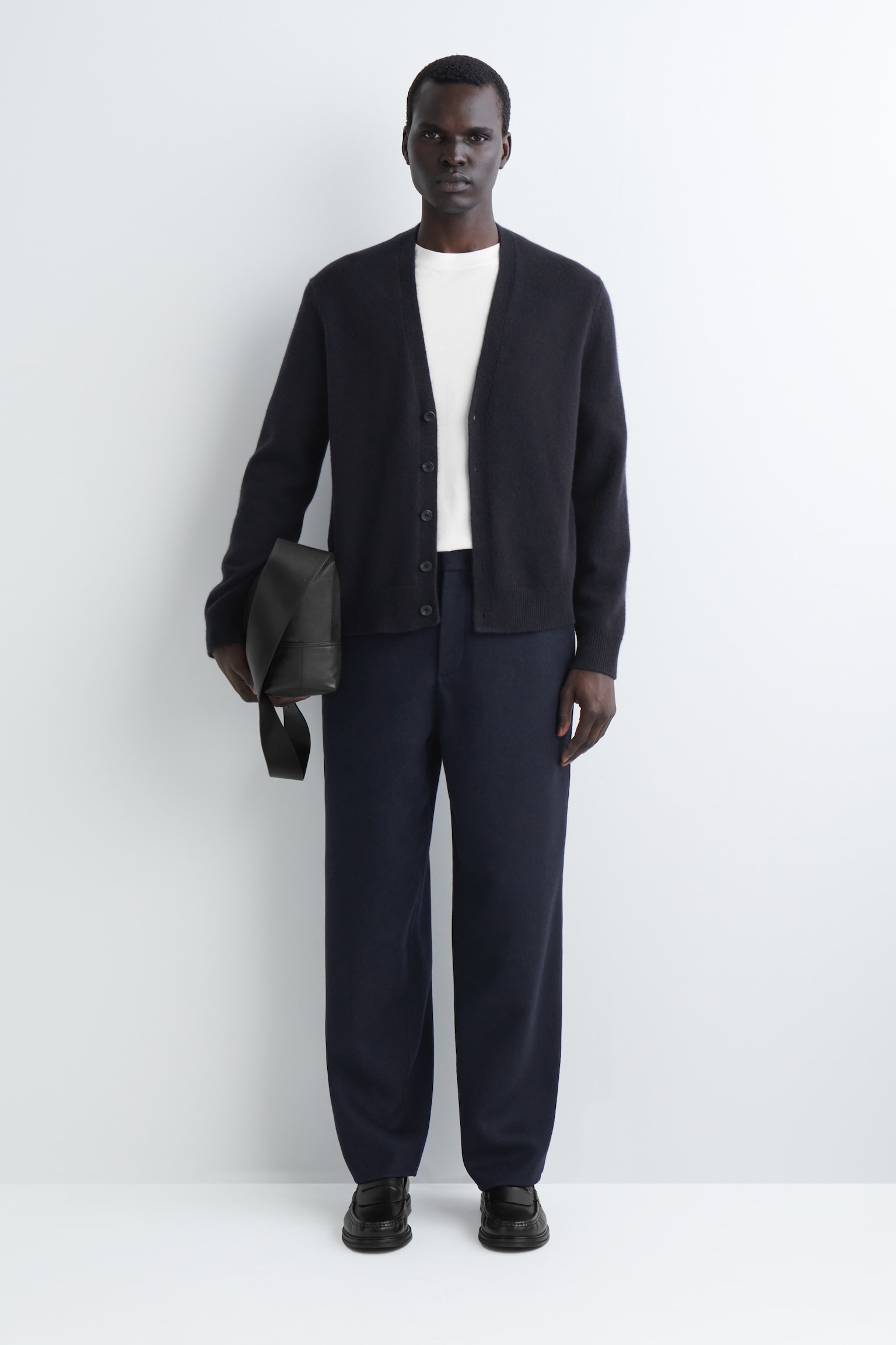 CASHMERE V-NECK CARDIGAN - NAVY/LIGHT UNDYED - 7