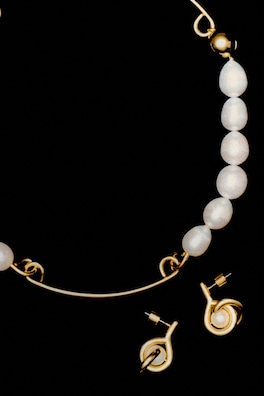 SCULPTURAL PEARL EARRINGS — ZŁOCISTY/ PERŁA 4