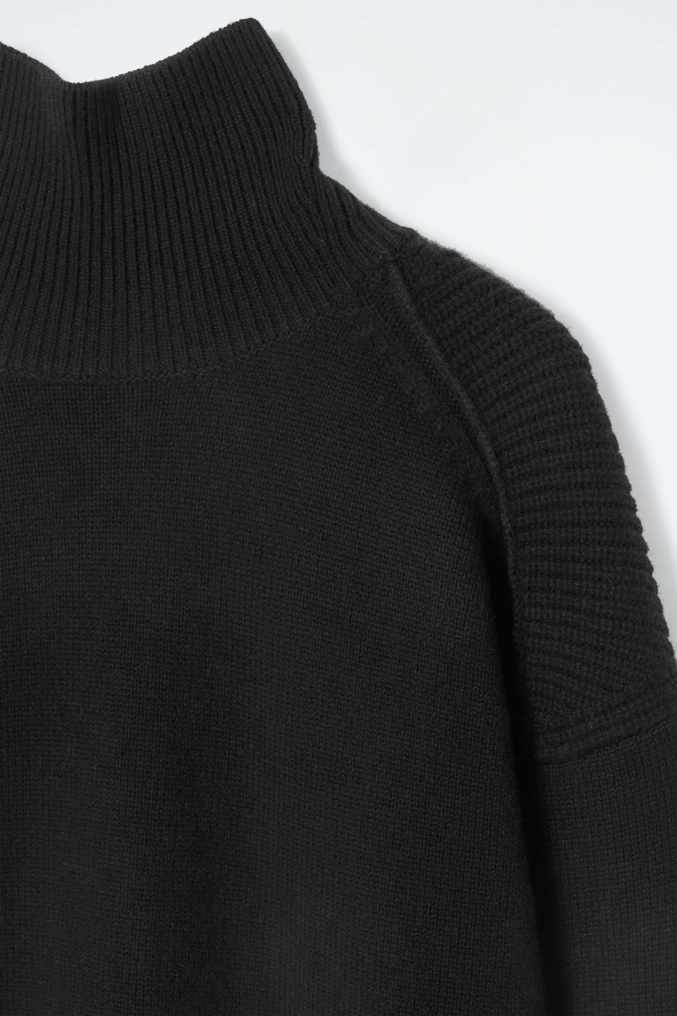 Größeres Bild ansehen: GERIPPTER ROLLKRAGENPULLOVER AUS MERINOWOLLE - SCHWARZ - Ladies | H&M DE 2