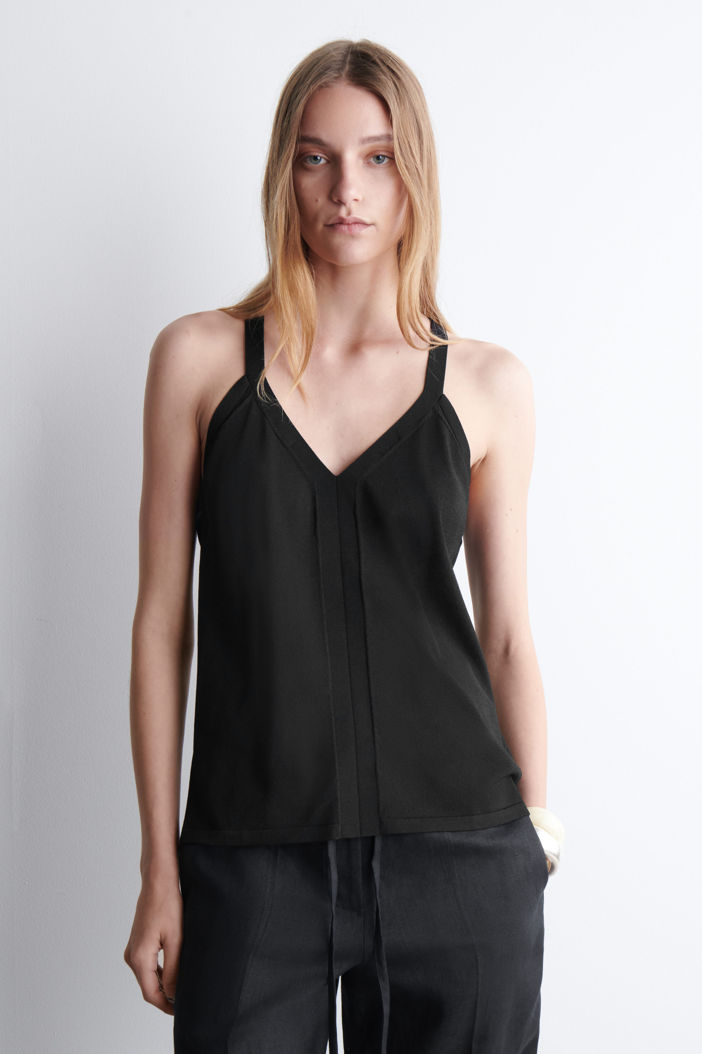 新品未使用　IIROT V Knit Tank_Black Vニットタンク_ブラック– IIROT