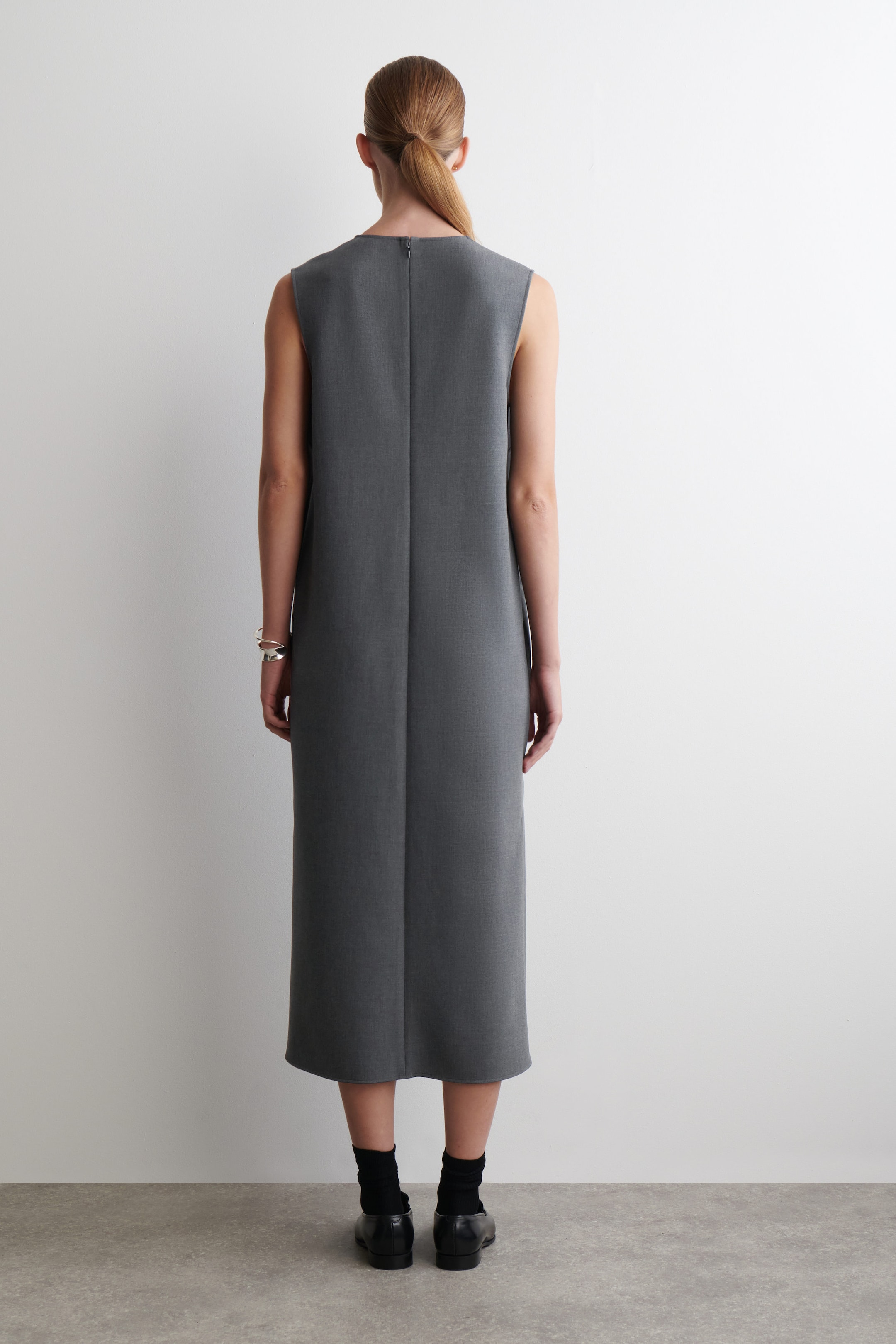SLEEVELESS V-NECK MIDI DRESS