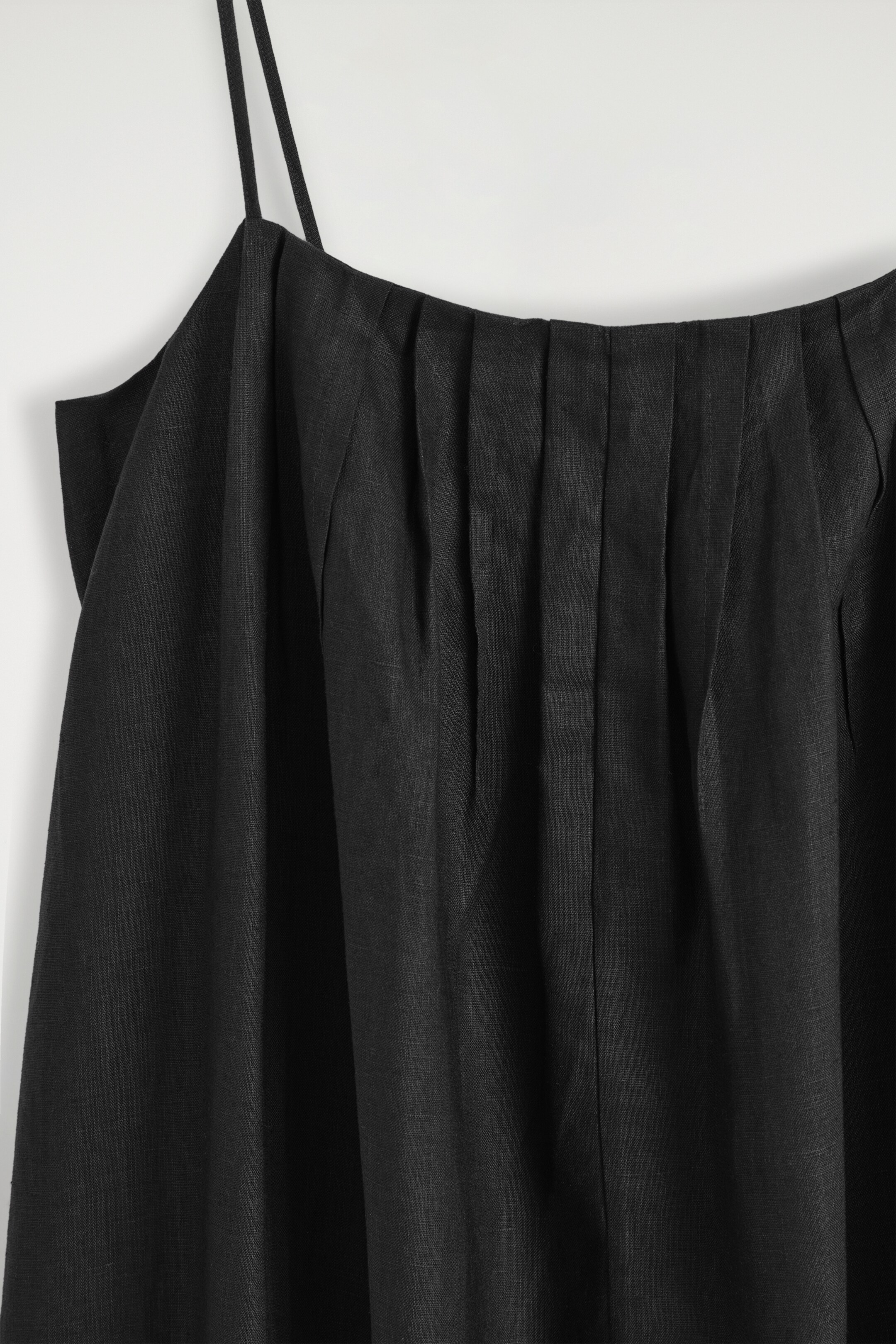 Vezi imaginea mai mare: ROCHIE MAXI PLISATĂ DIN IN - NEGRU - FEMEI | H&M RO 6