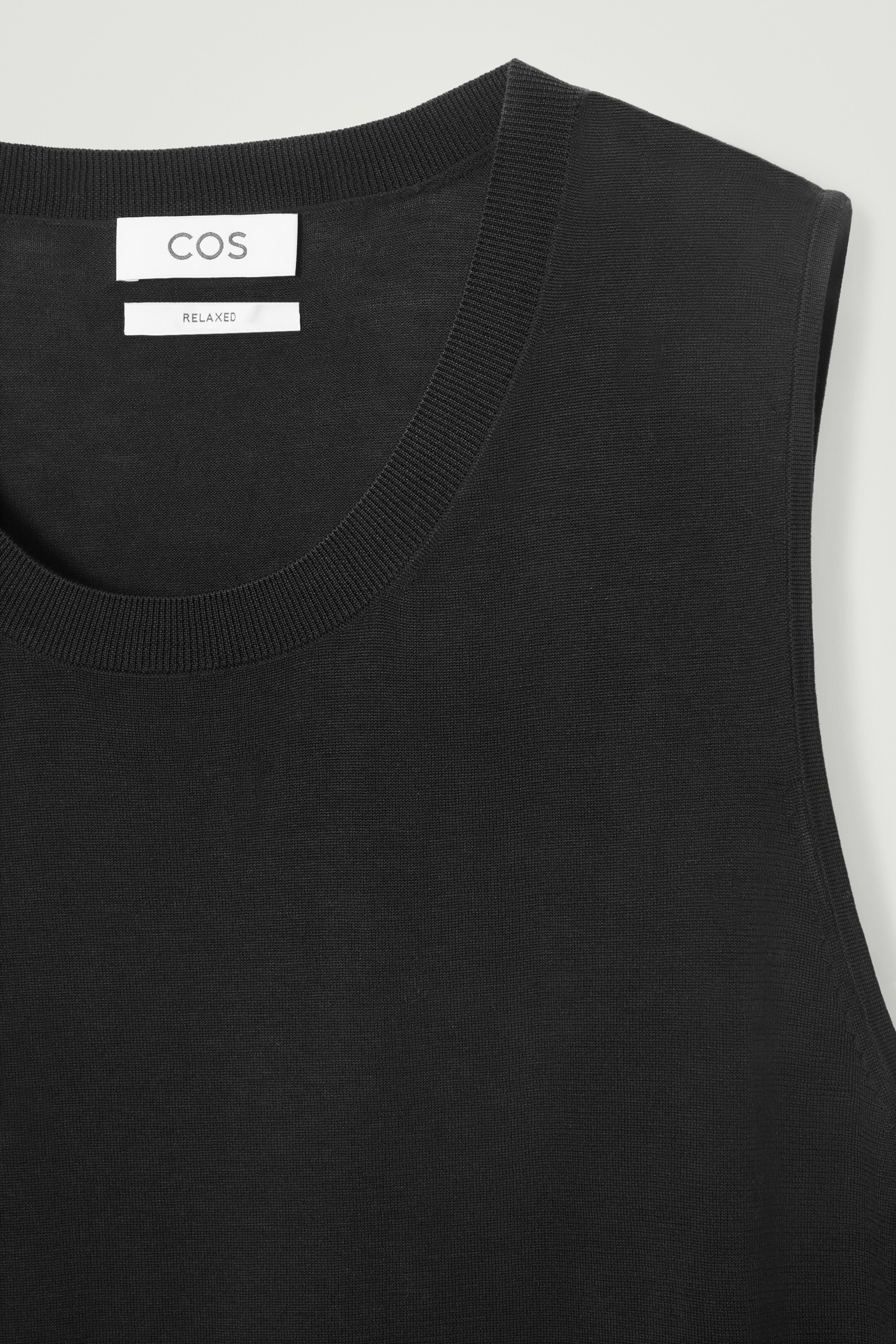 Ingrandisci l'immagine: RELAXED KNITTED SILK VEST - BLACK - UOMO | H&M CH 2