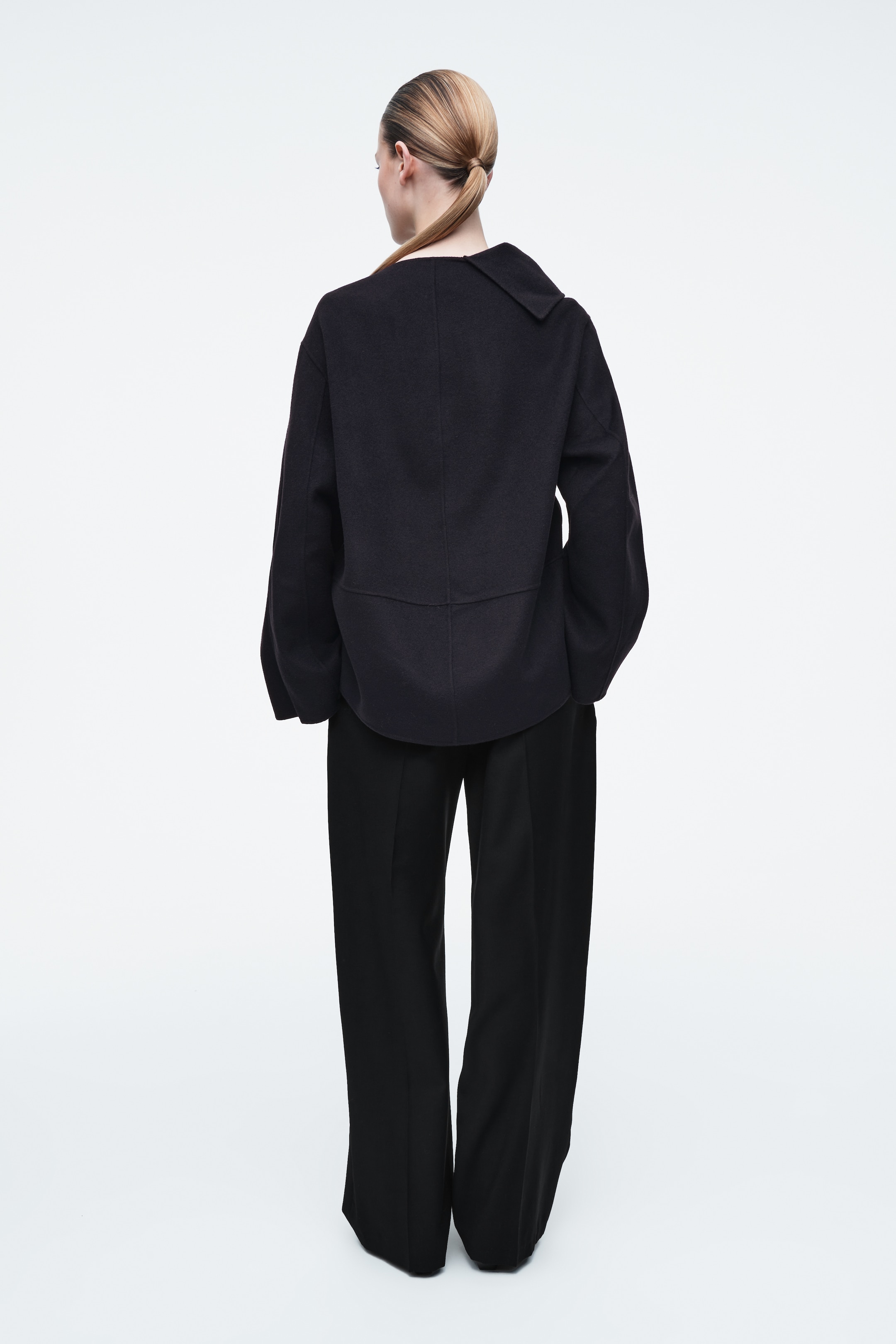 Grotere afbeelding bekijken: ASYMMETRISCHE DUBBELZIJDIGE WOLLEN TOP - MARINEBLAUW - DAMES | H&M NL 4