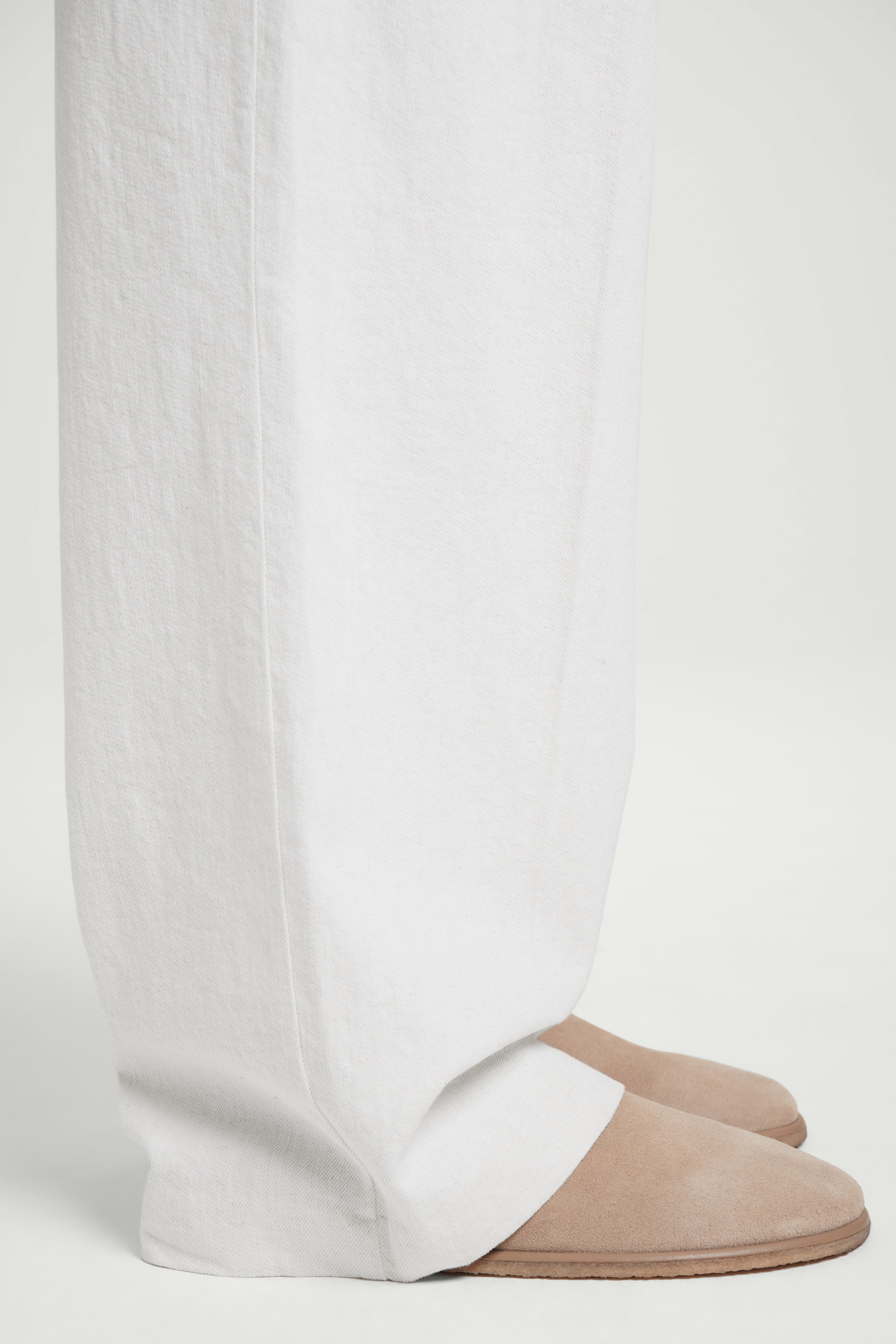 Grösseres Bild ansehen: PANTOLETTEN AUS VELOURSLEDER - BRAUN - HERREN | H&M CH 3