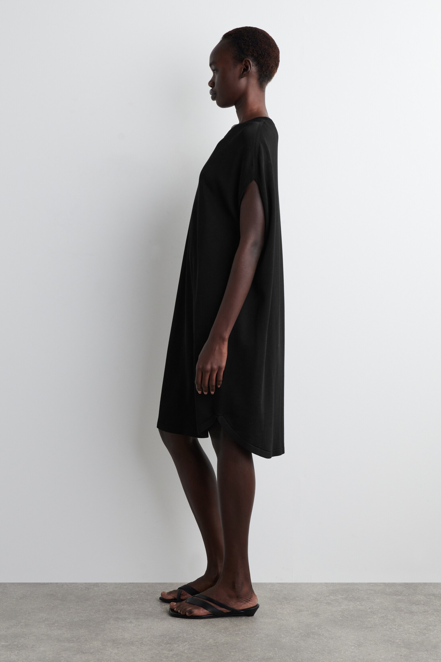 CIRCLE-CUT KNITTED DRESS - BLACK/WHITE - 8
