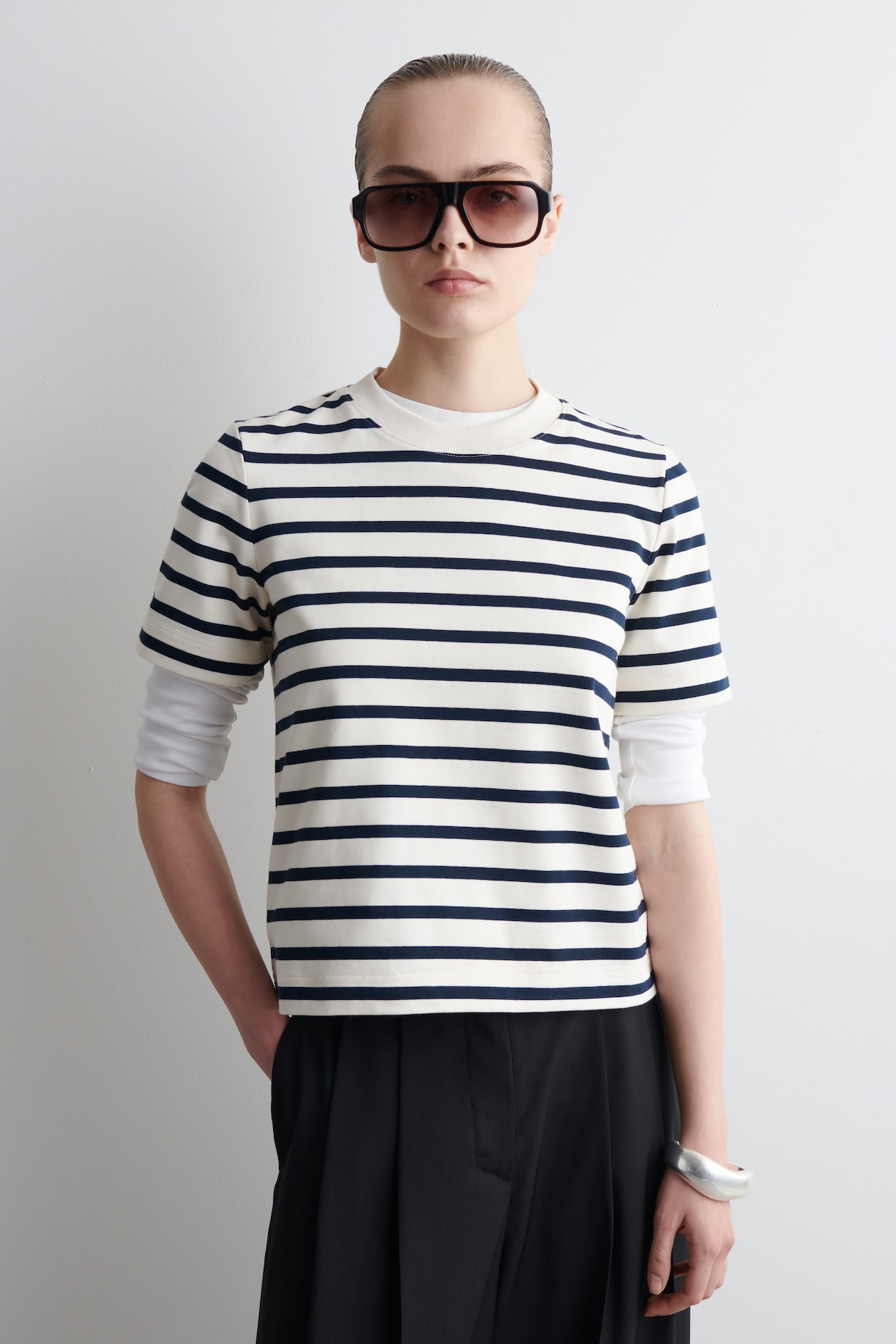 T-SHIRT REGULAR ÉLÉGANT - BLEU MARINE / BLANC / RAYURES | COS FR