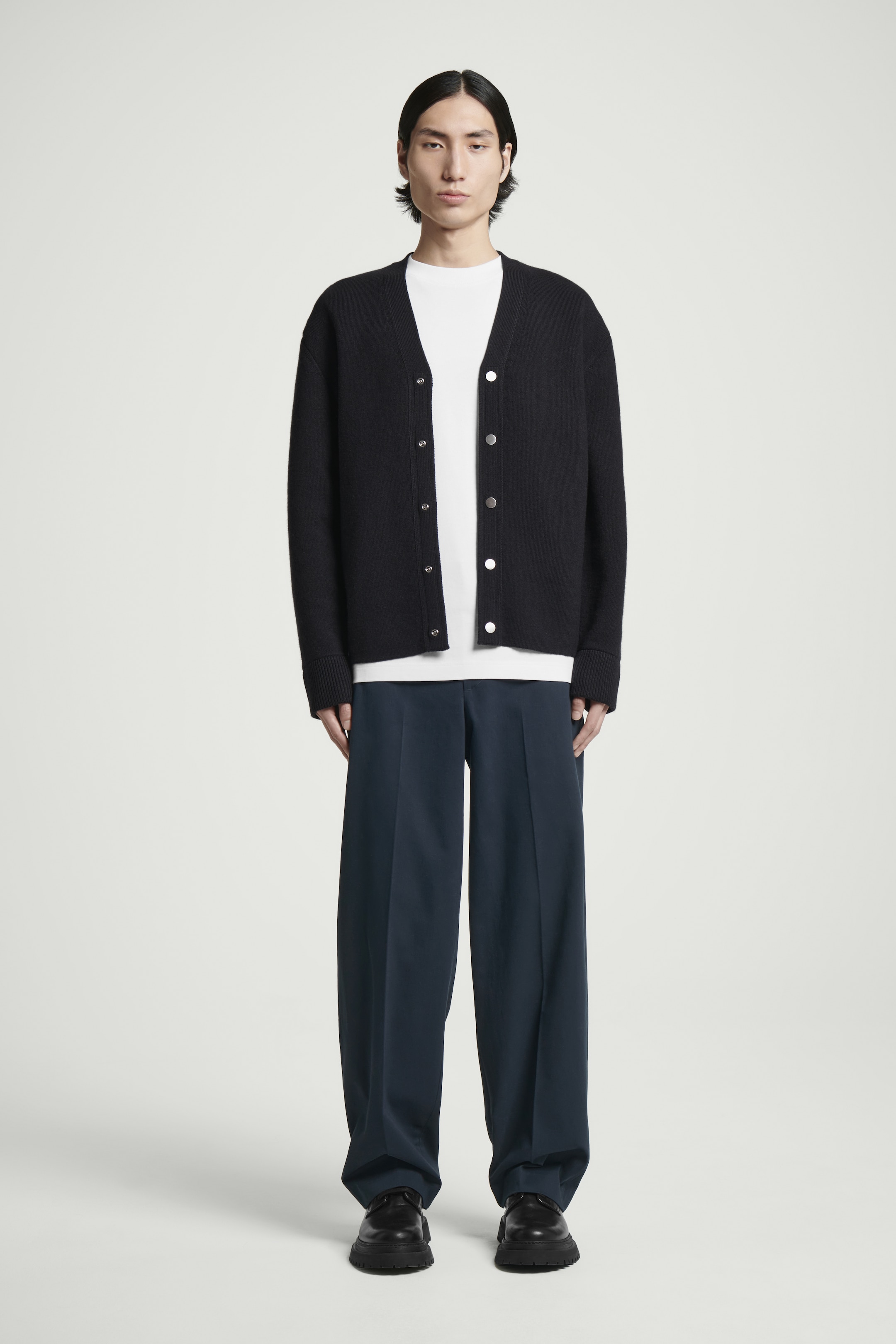 View larger image: RELAXED STRAIGHT-LEG CHINOS - NAVY - Men | H&M GB 1