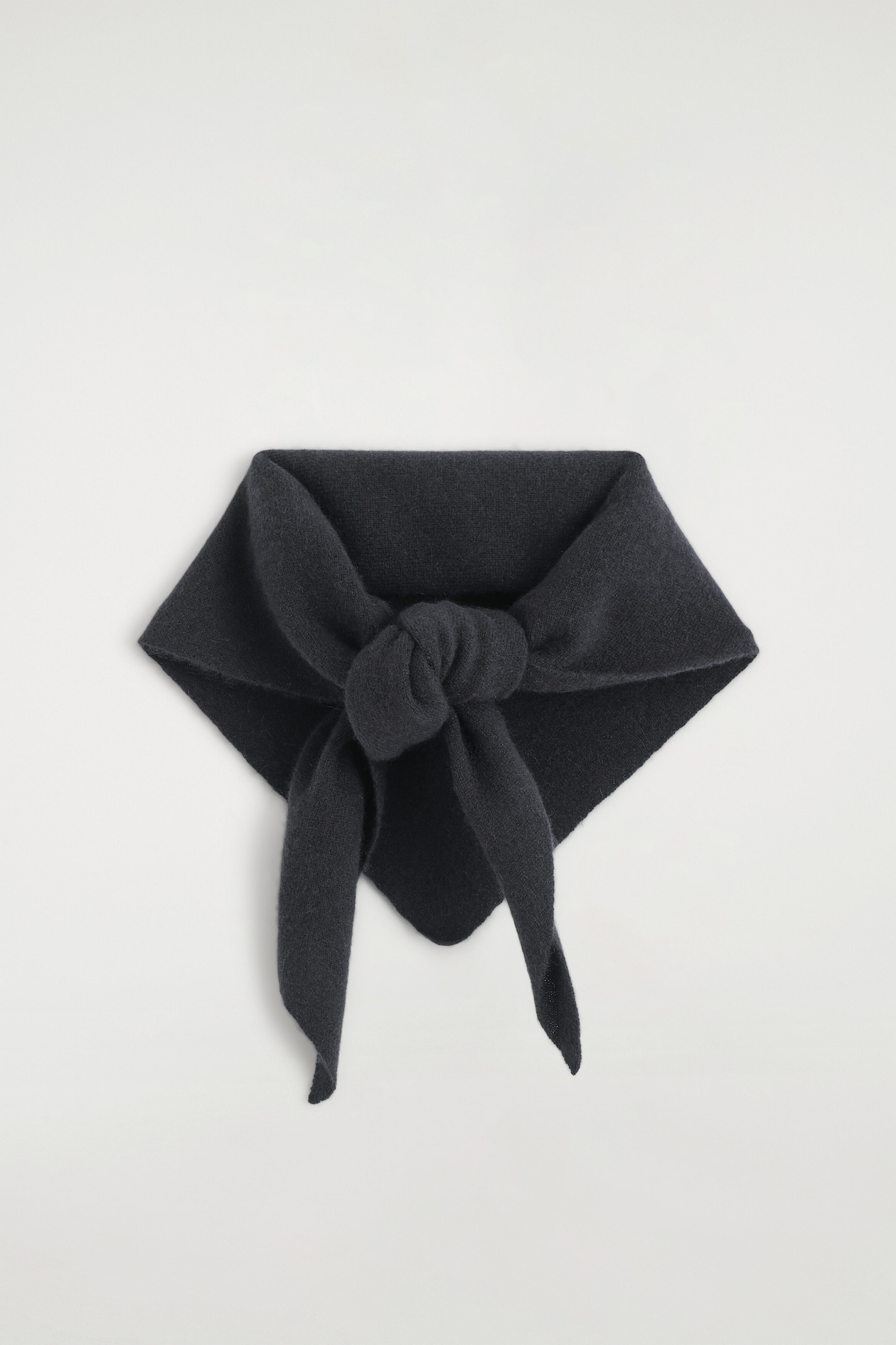 PURE CASHMERE TRIANGLE SCARF — NAVY