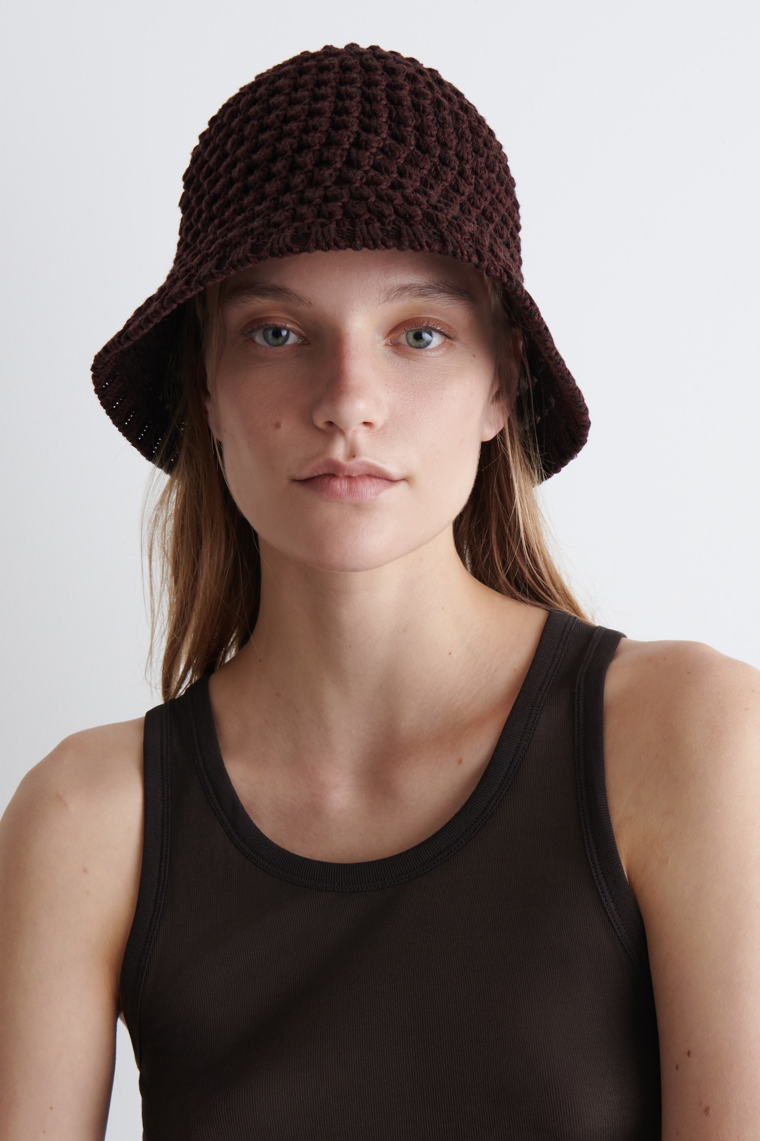CROCHET BUCKET HAT - BURGUNDY/DARK KHAKI
