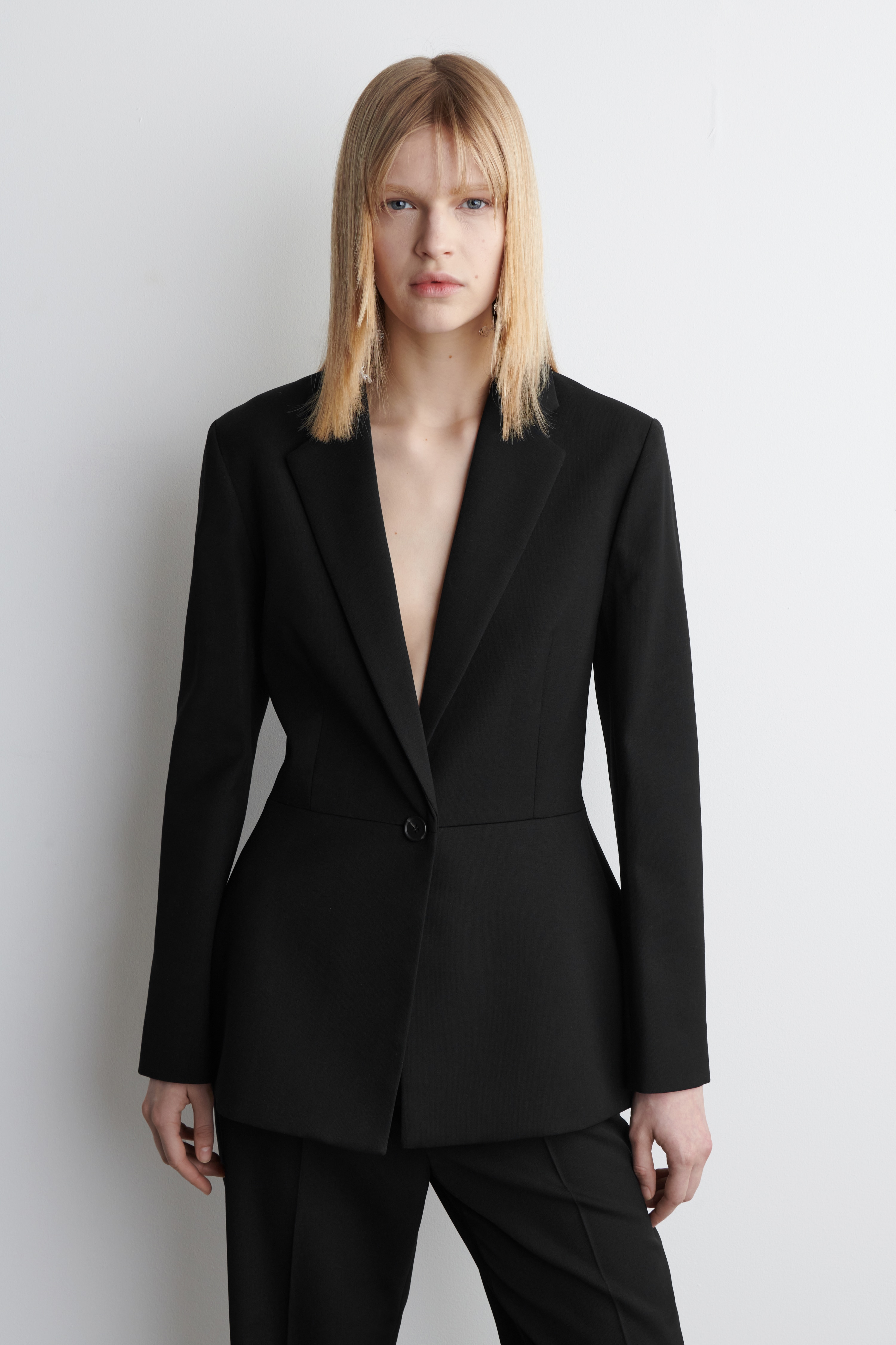 Blazer peplum ajustado - PRETO