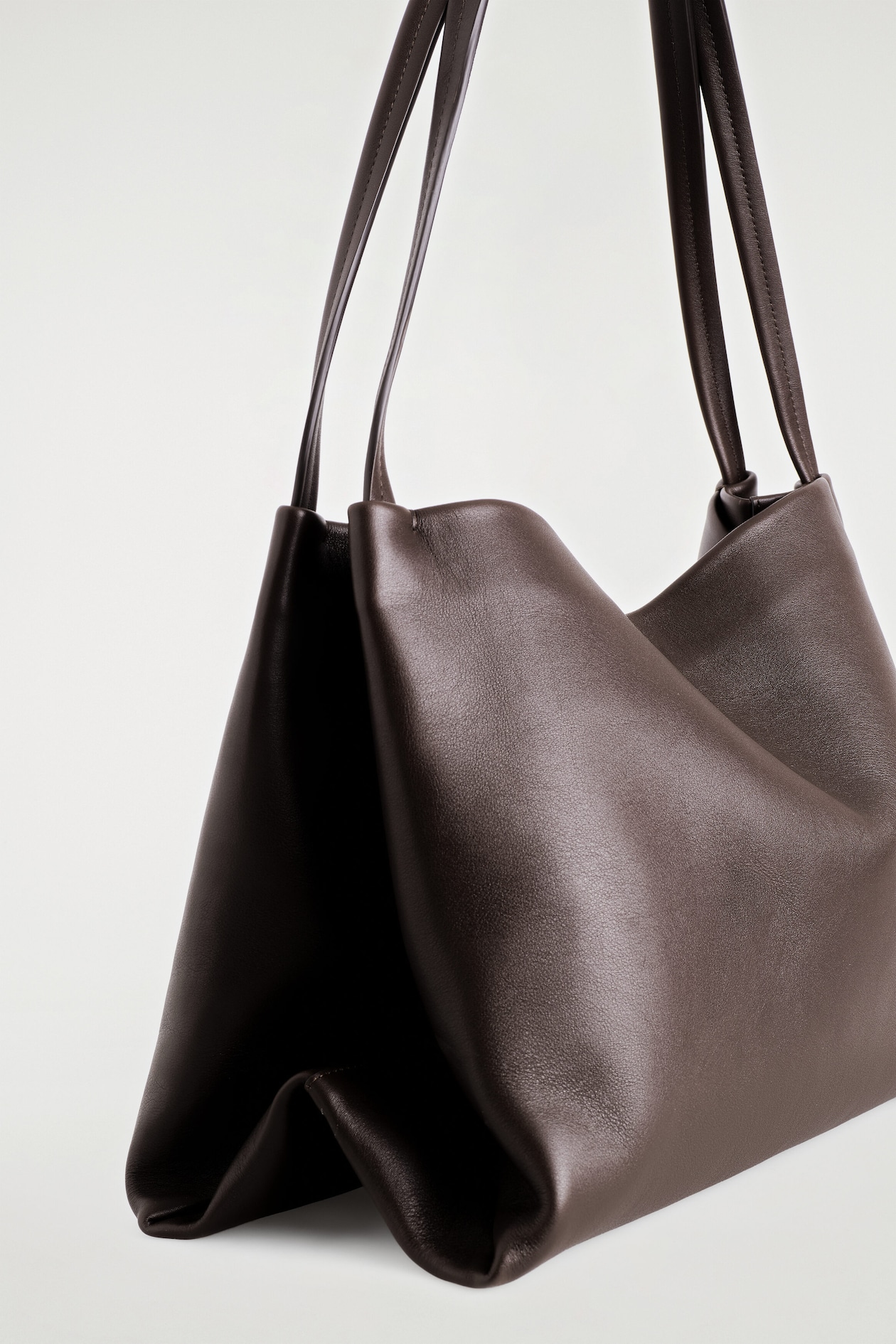 PAVILION TOTE BAG - LEATHER — BROWN