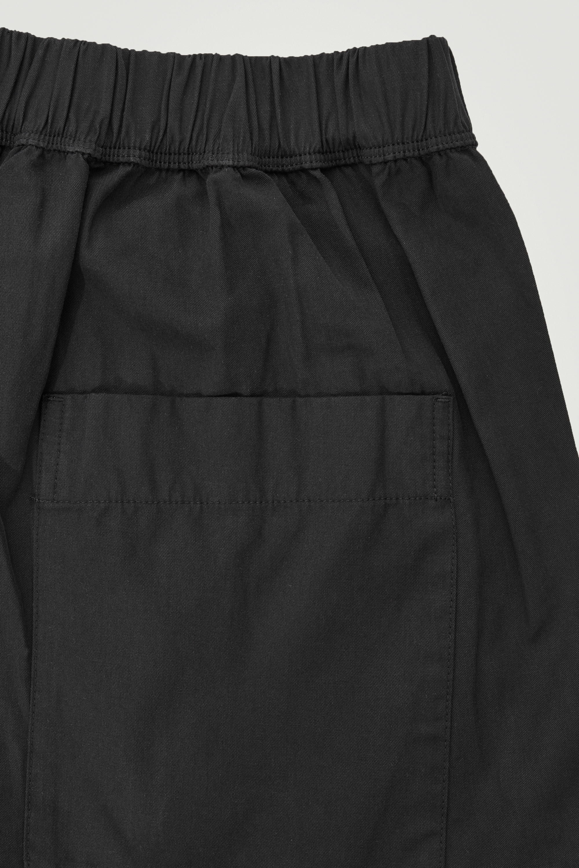 WIDE-LEG ELASTICATED TROUSERS - BLACK | COS