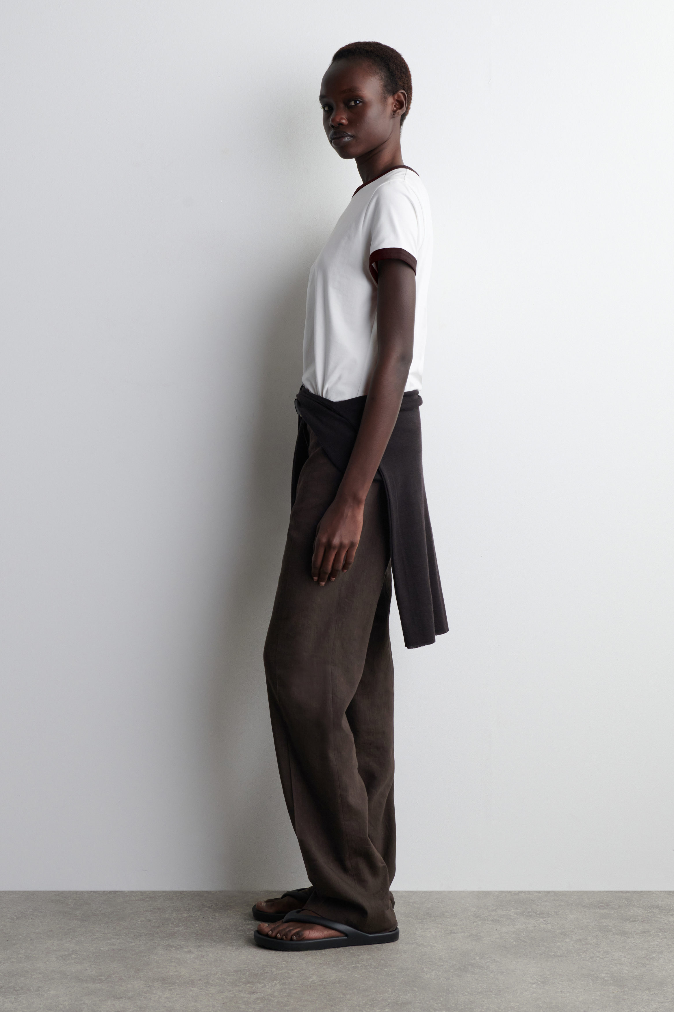 SHRUNKEN RINGER T-SHIRT - WHITE / BROWN | COS