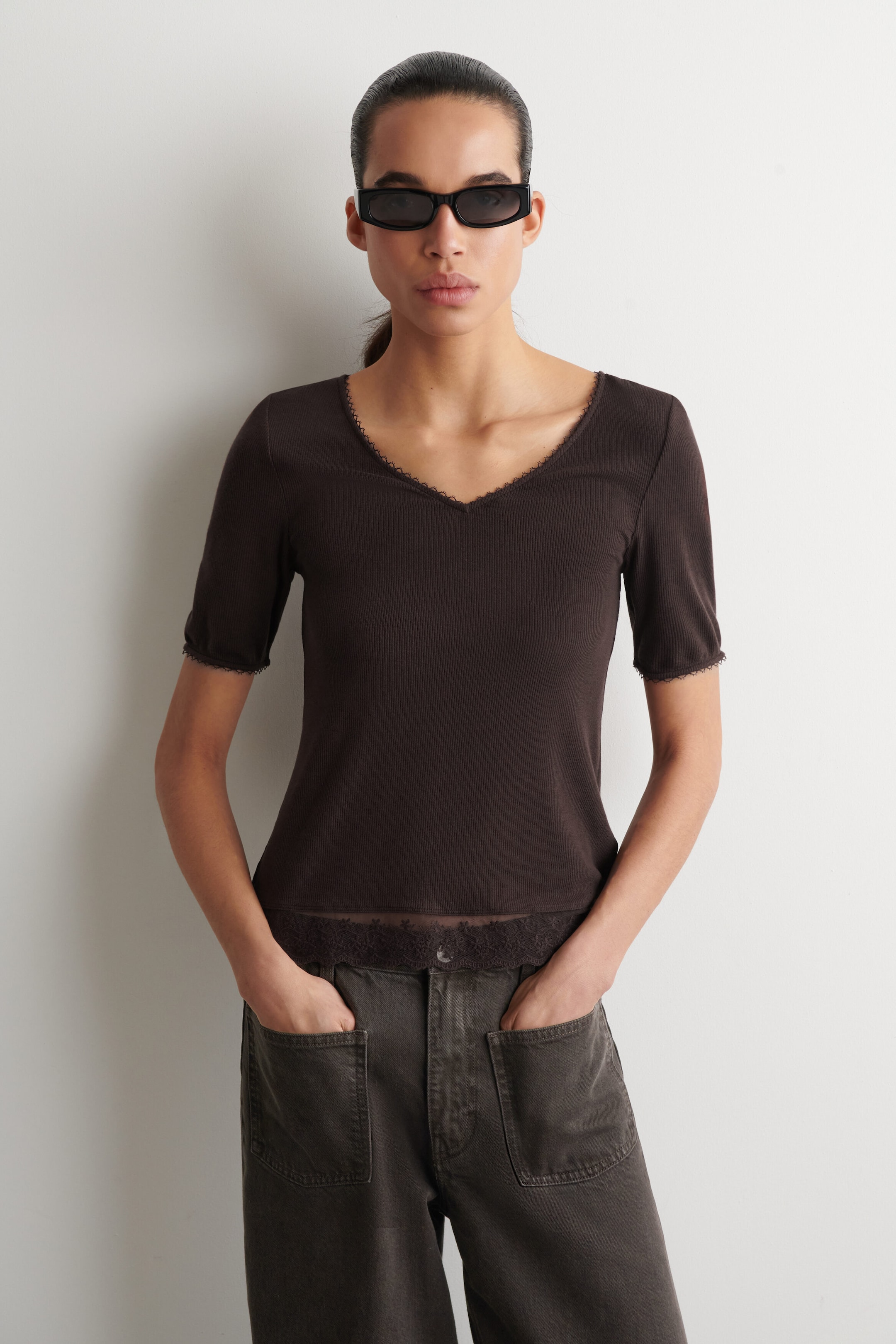 LACE-TRIMMED RIBBED V-NECK T-SHIRT