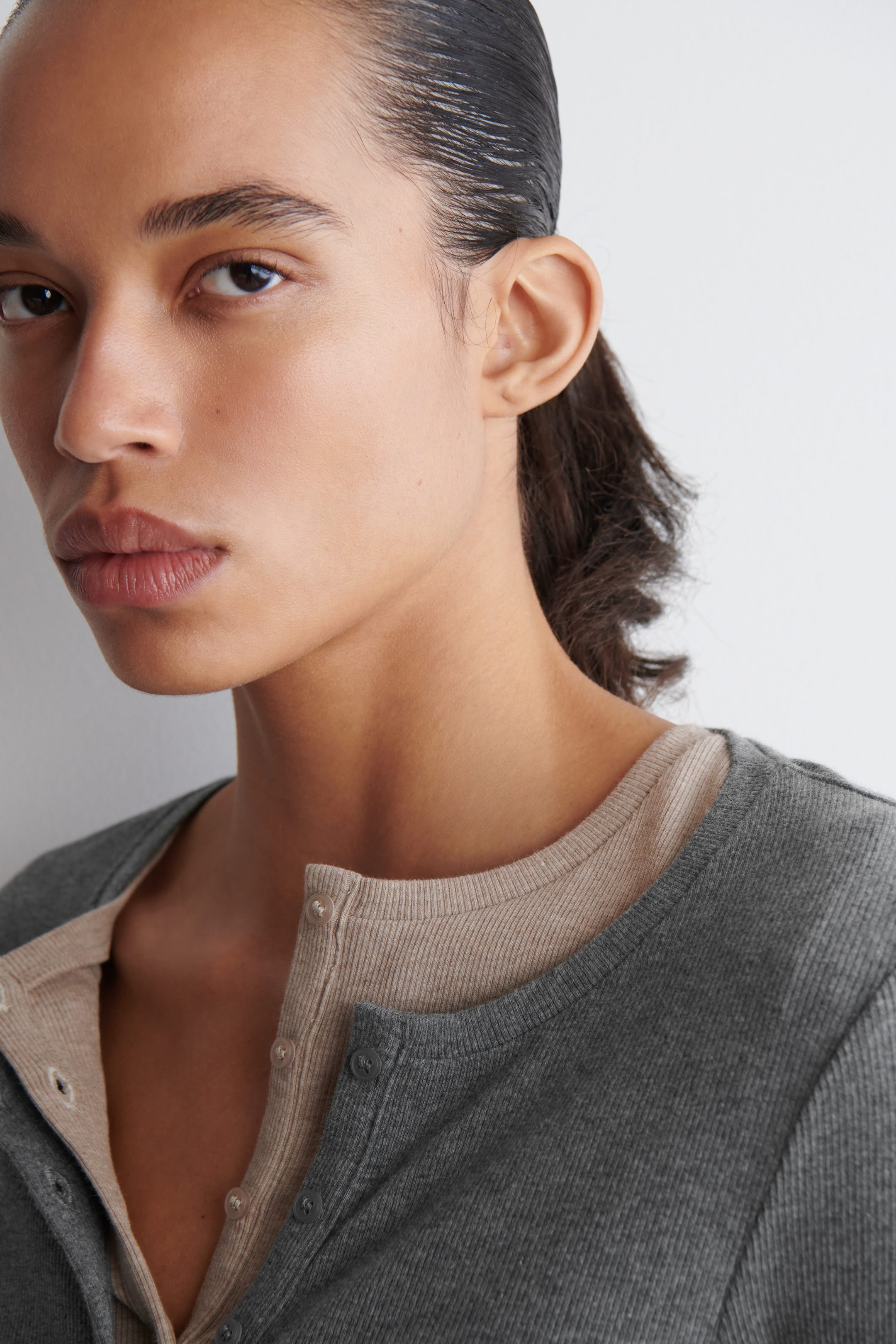 LONG-SLEEVED HENLEY TOP