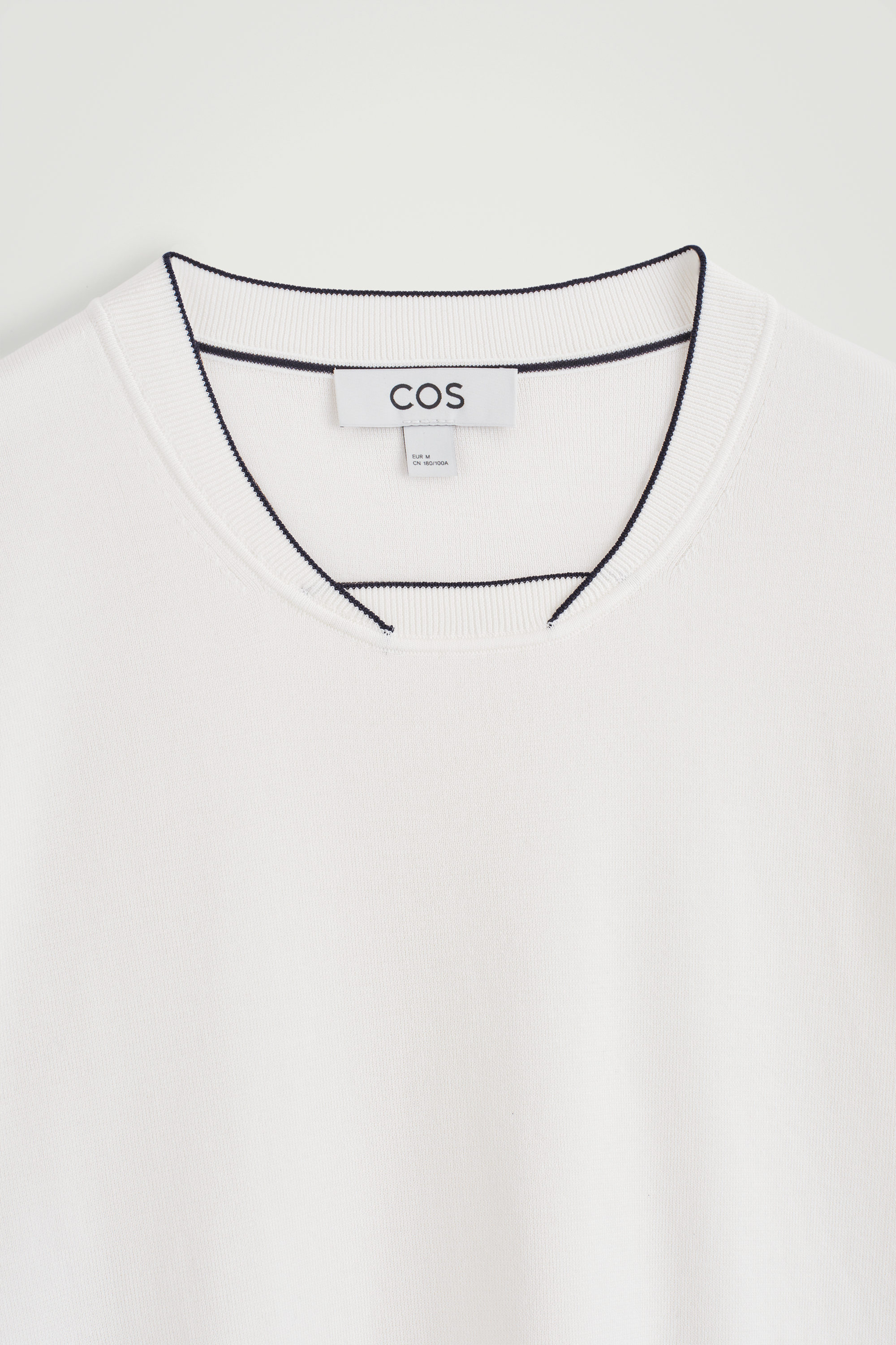 CONTRAST-TIPPED KNIT T-SHIRT - WHITE | COS