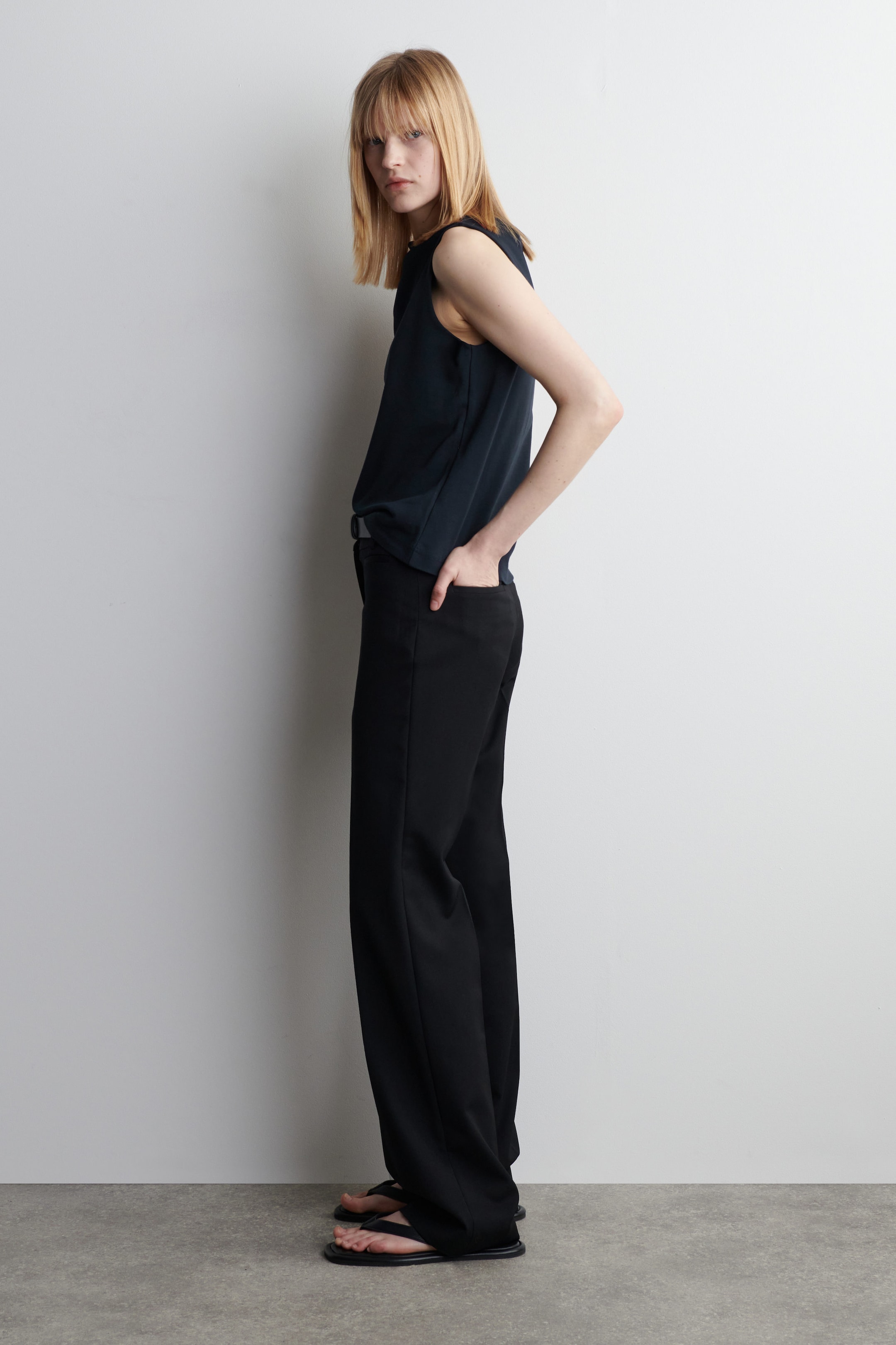 TWIST-DETAIL COTTON TOP
