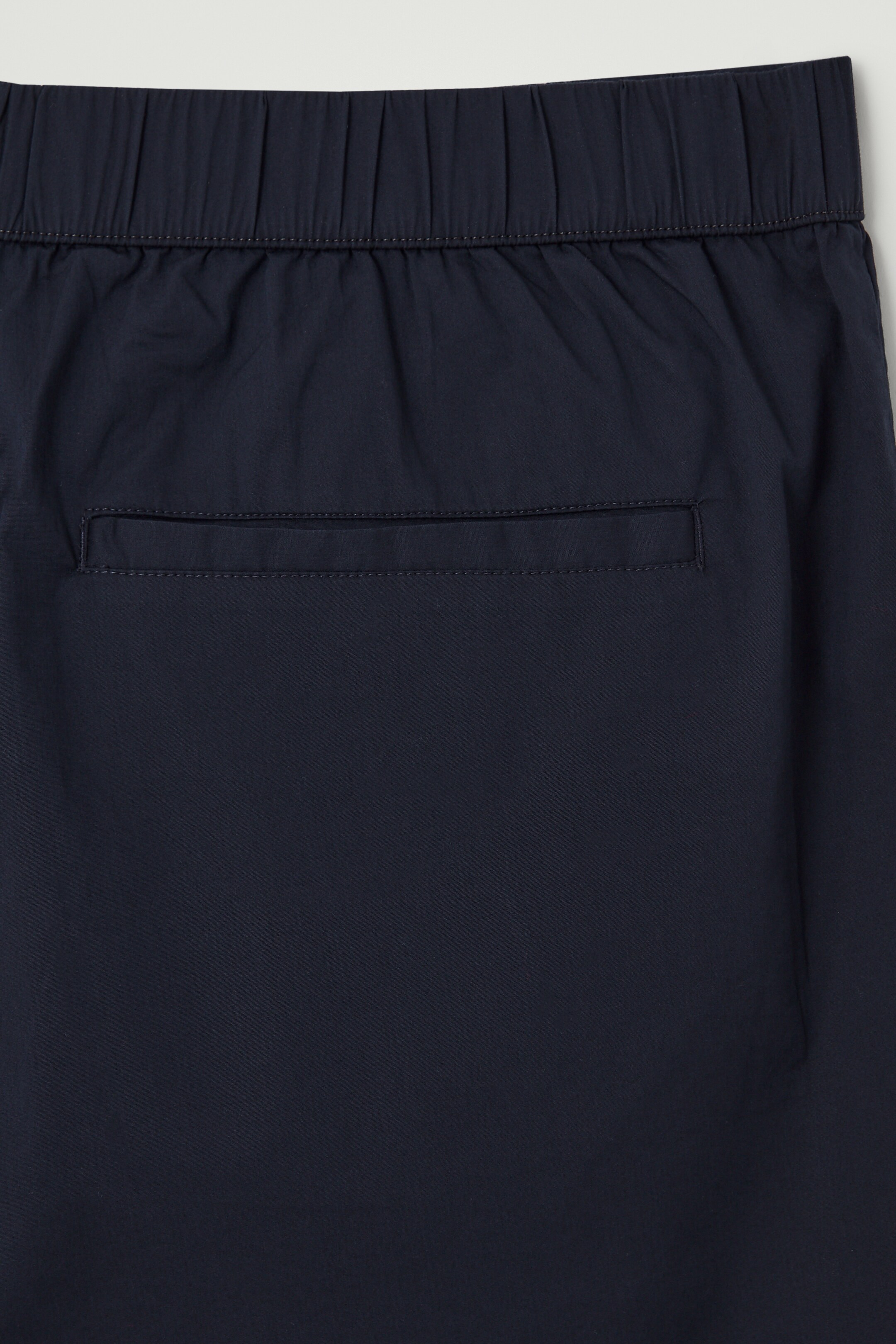 Agrandir l'image: SHORT TAILLE ÉLASTIQUÉE EN COTON MÉLANGÉ - BLEU MARINE - HOMME | H&M CH 2